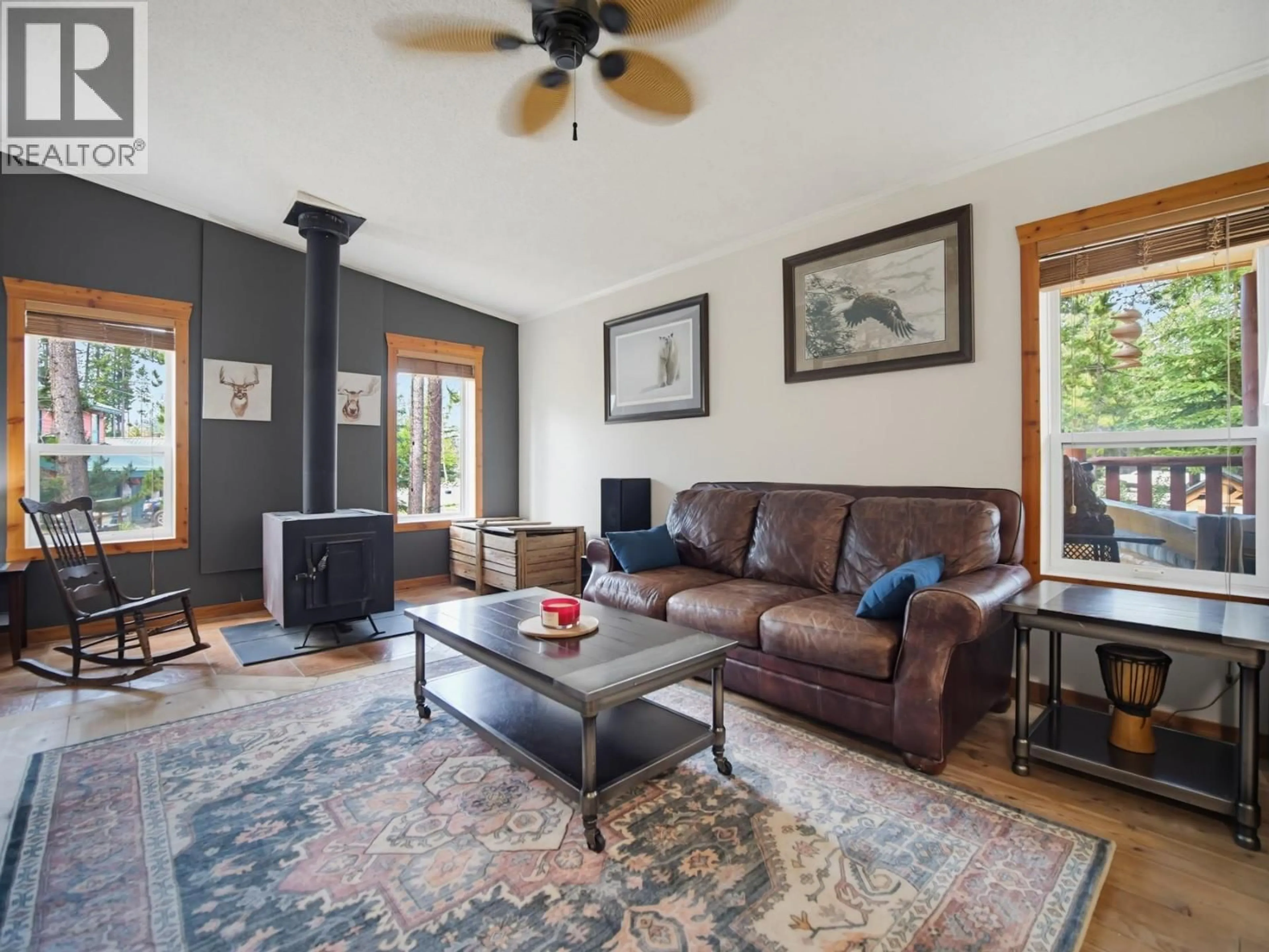 Living room with furniture, unknown for 3760 PINERIDGE DRIVE, Kamloops British Columbia V1S1Y8