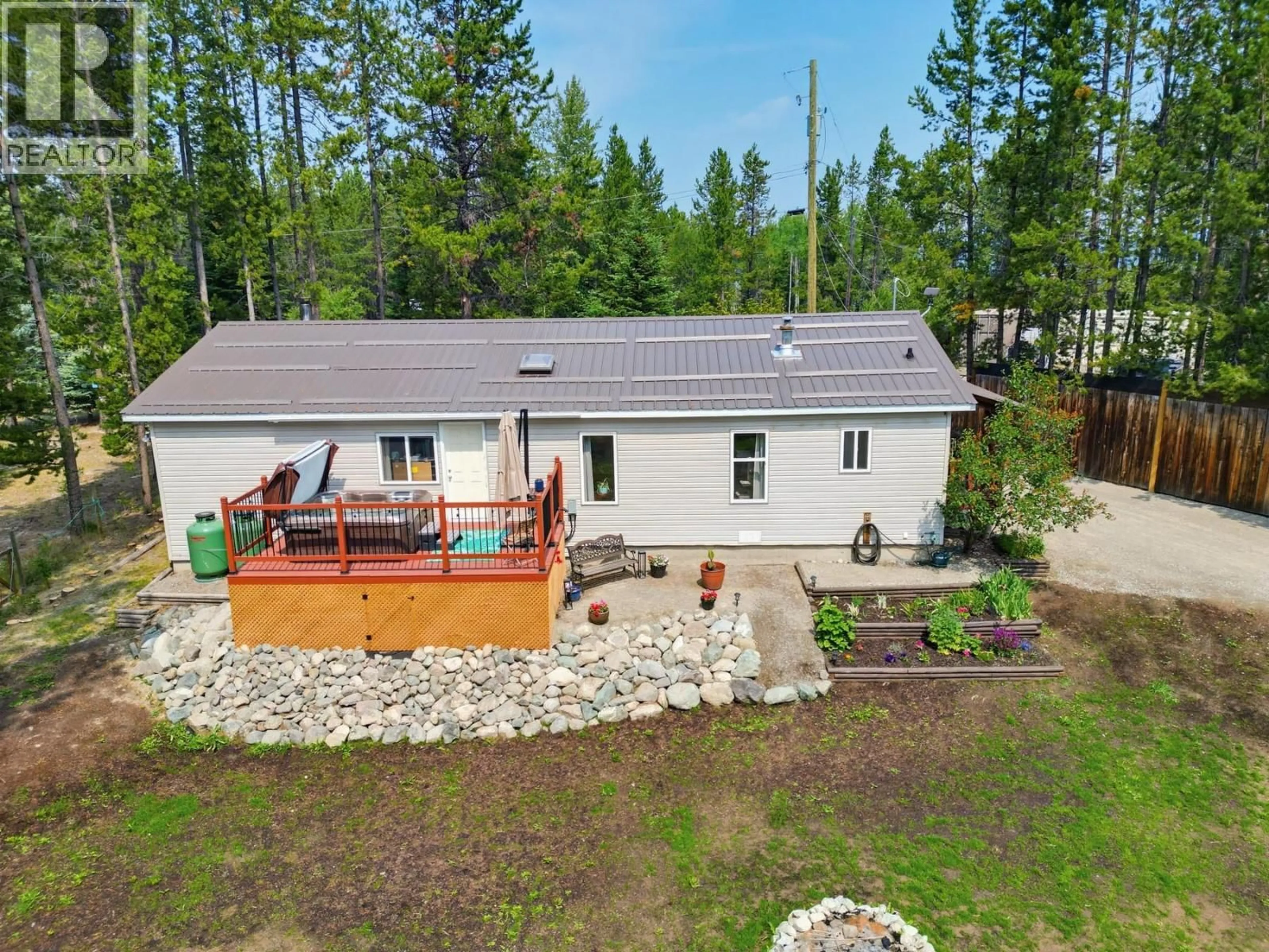 A pic from outside/outdoor area/front of a property/back of a property/a pic from drone, unknown for 3760 PINERIDGE DRIVE, Kamloops British Columbia V1S1Y8