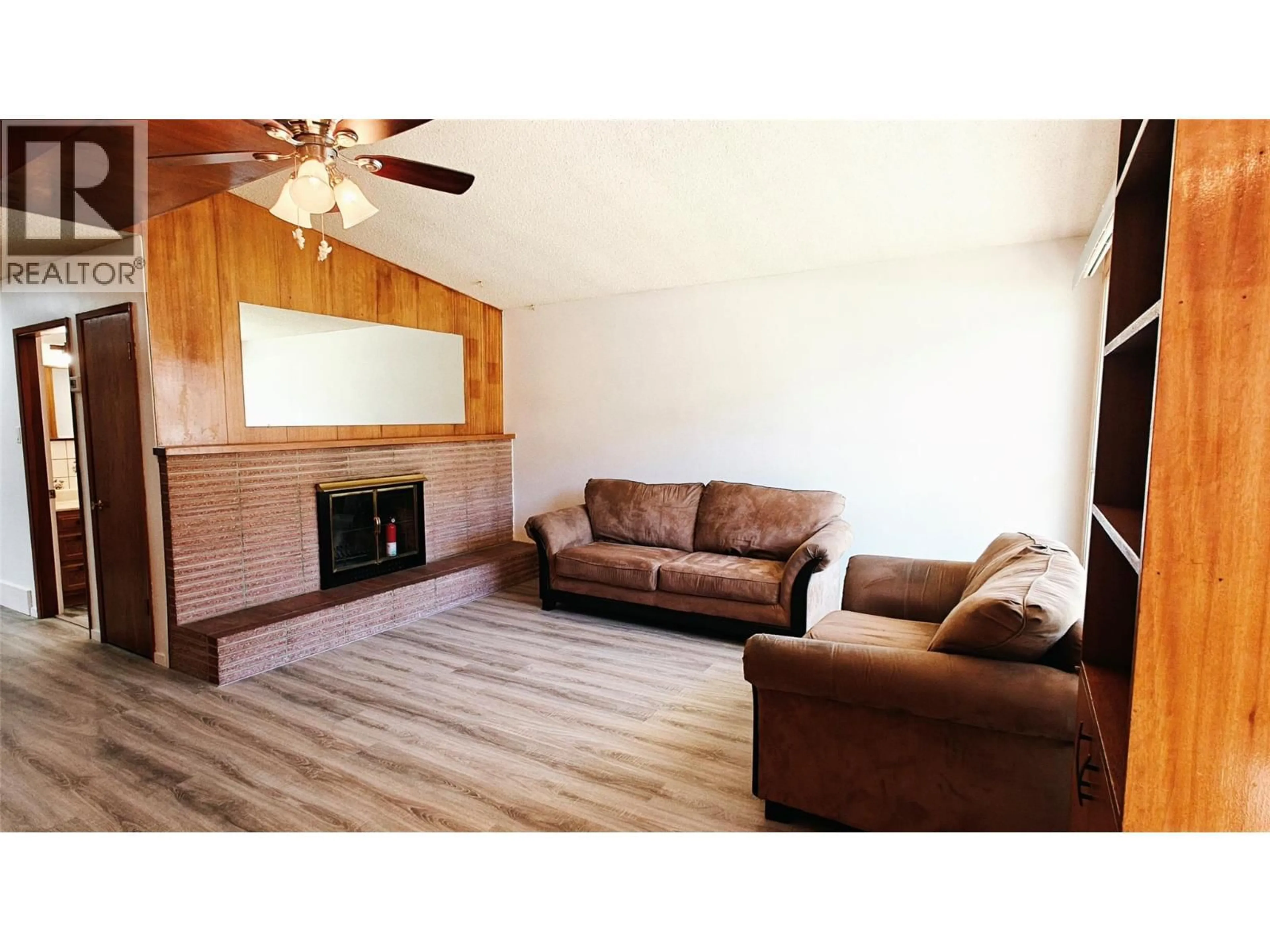 Living room with furniture, wood/laminate floor for 3415 MARIGOLD DRIVE, Trail British Columbia V1R2X7