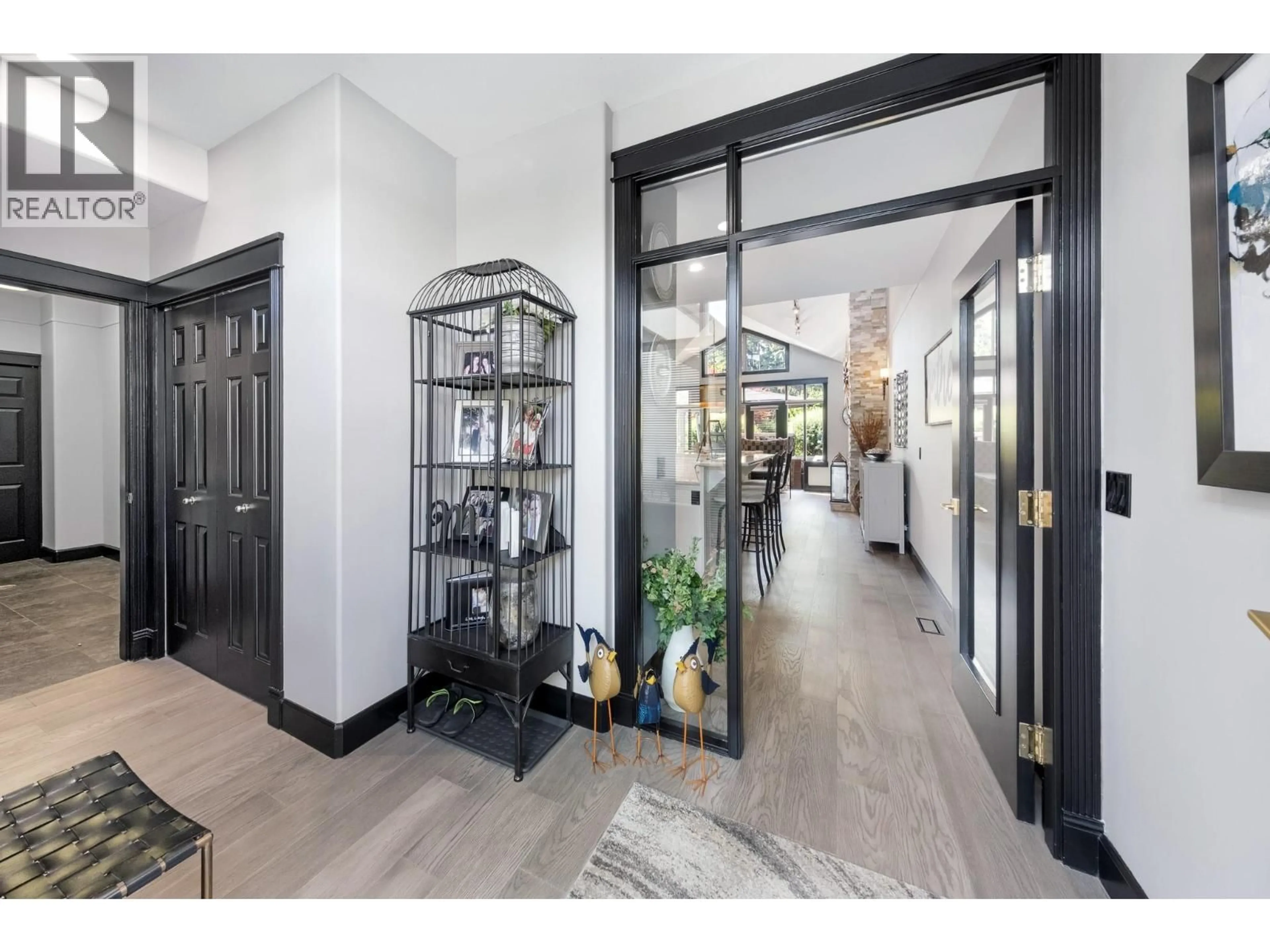 Indoor foyer for 108 - 1986 BOWES STREET, Kelowna British Columbia V1Y3C3