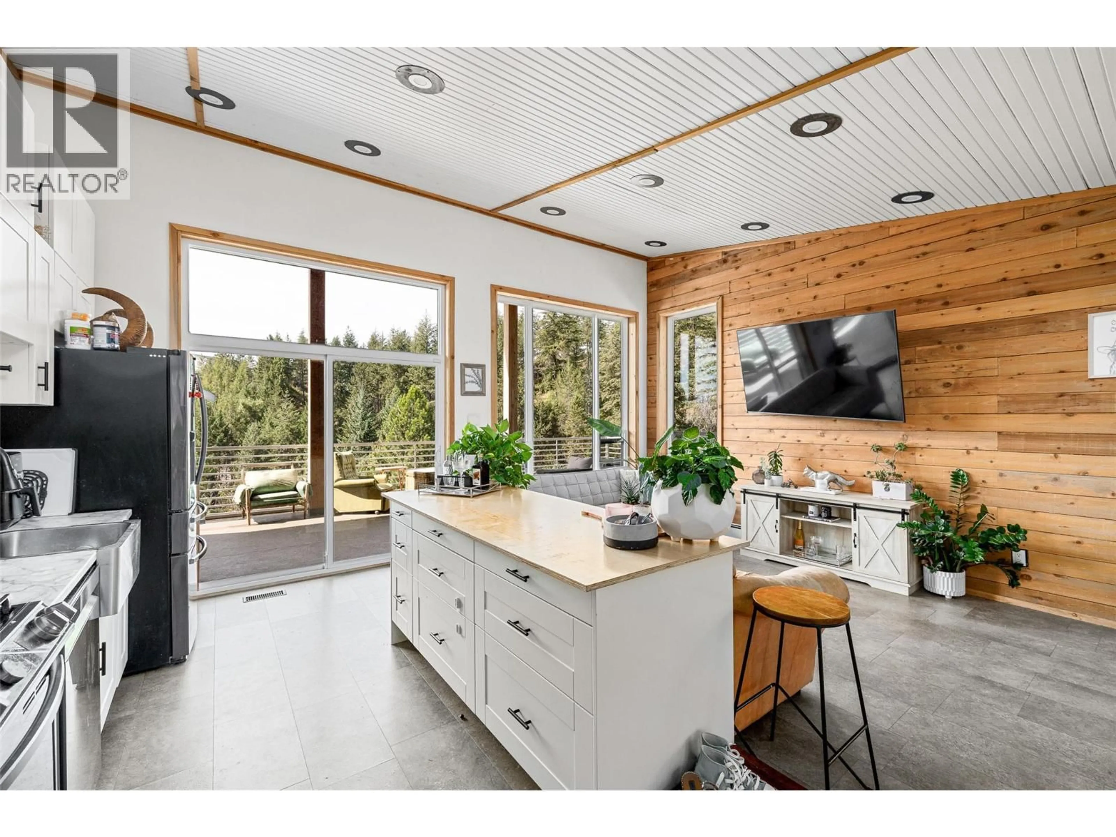 Open concept kitchen, unknown for 378 LAKEWOOD ROAD, Vernon British Columbia V1T7Z3