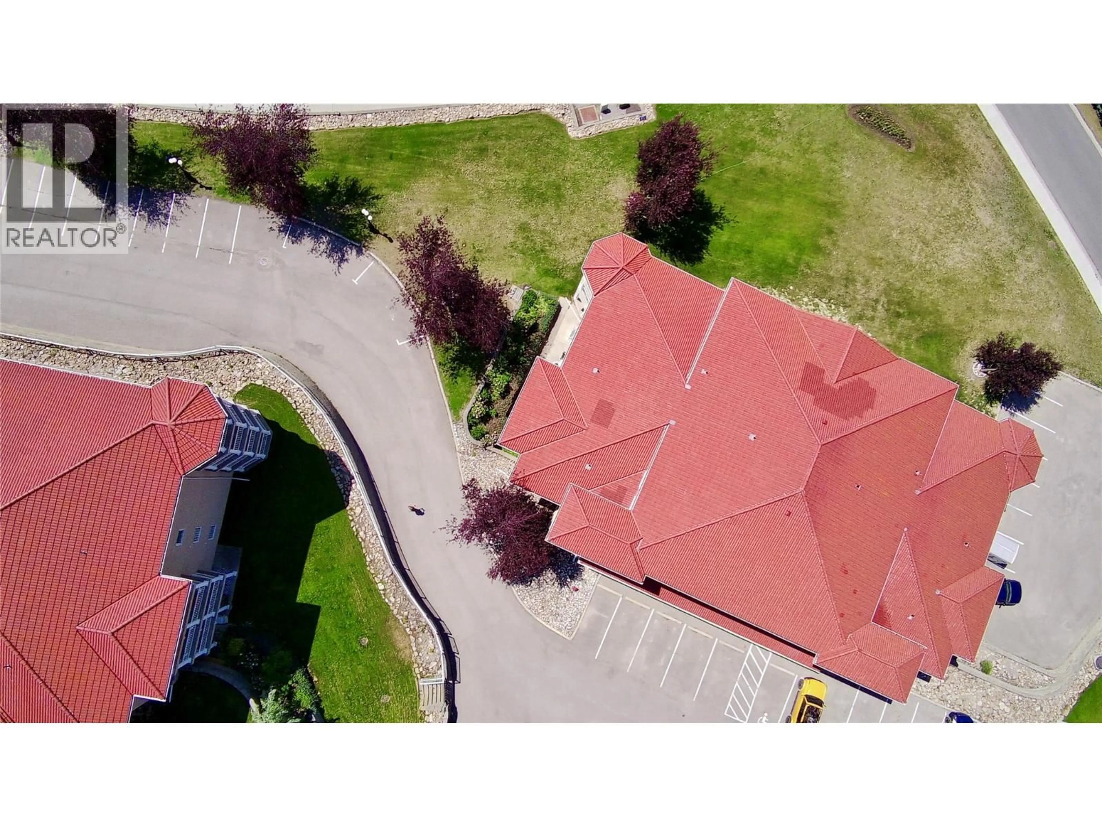 A pic from outside/outdoor area/front of a property/back of a property/a pic from drone, street for 5009B - 5052 RIVERVIEW ROAD, Fairmont Hot Springs British Columbia V0B1L1