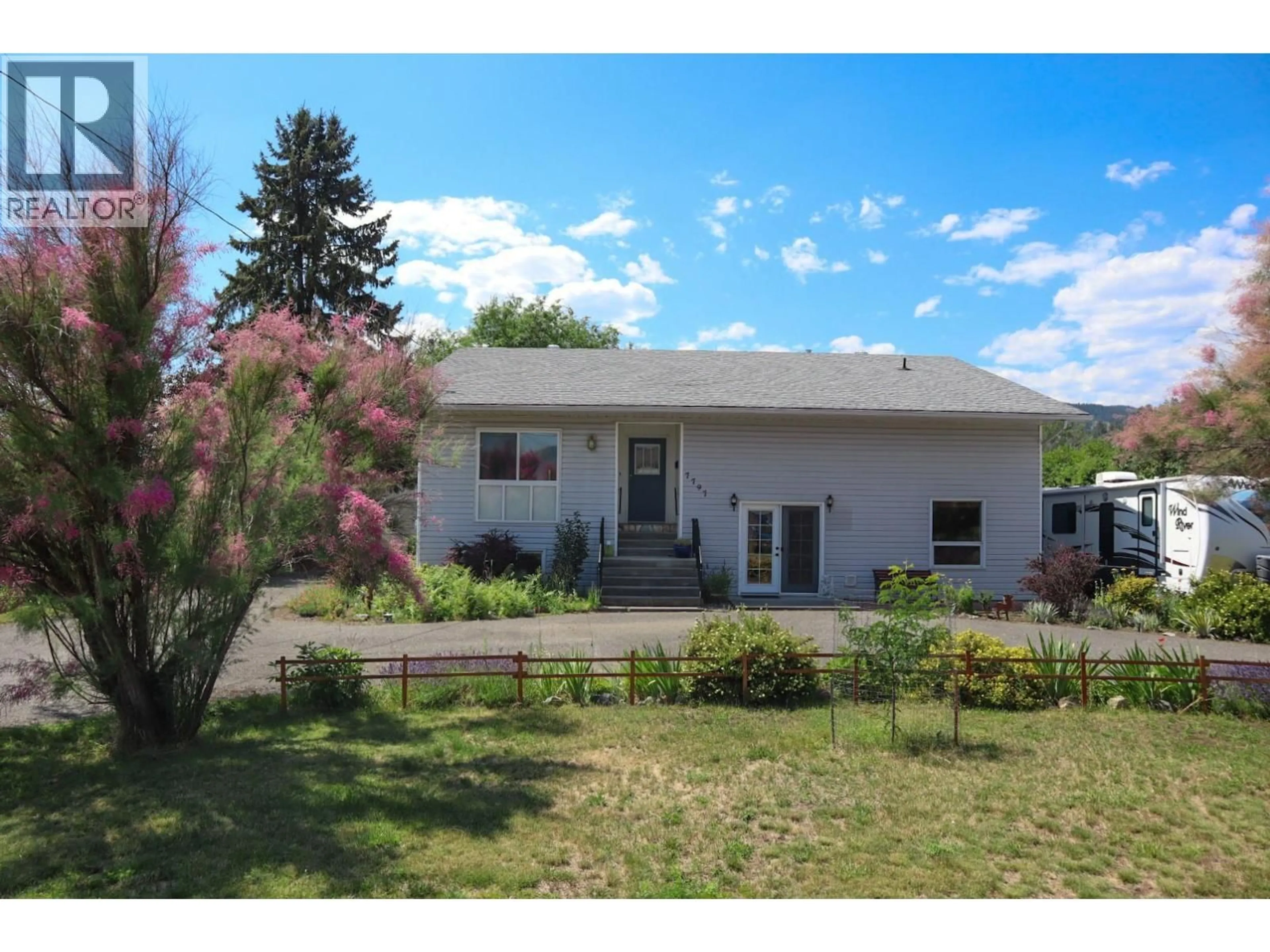 Home with vinyl exterior material, street for 7797 16TH STREET, Grand Forks British Columbia V0H1H0