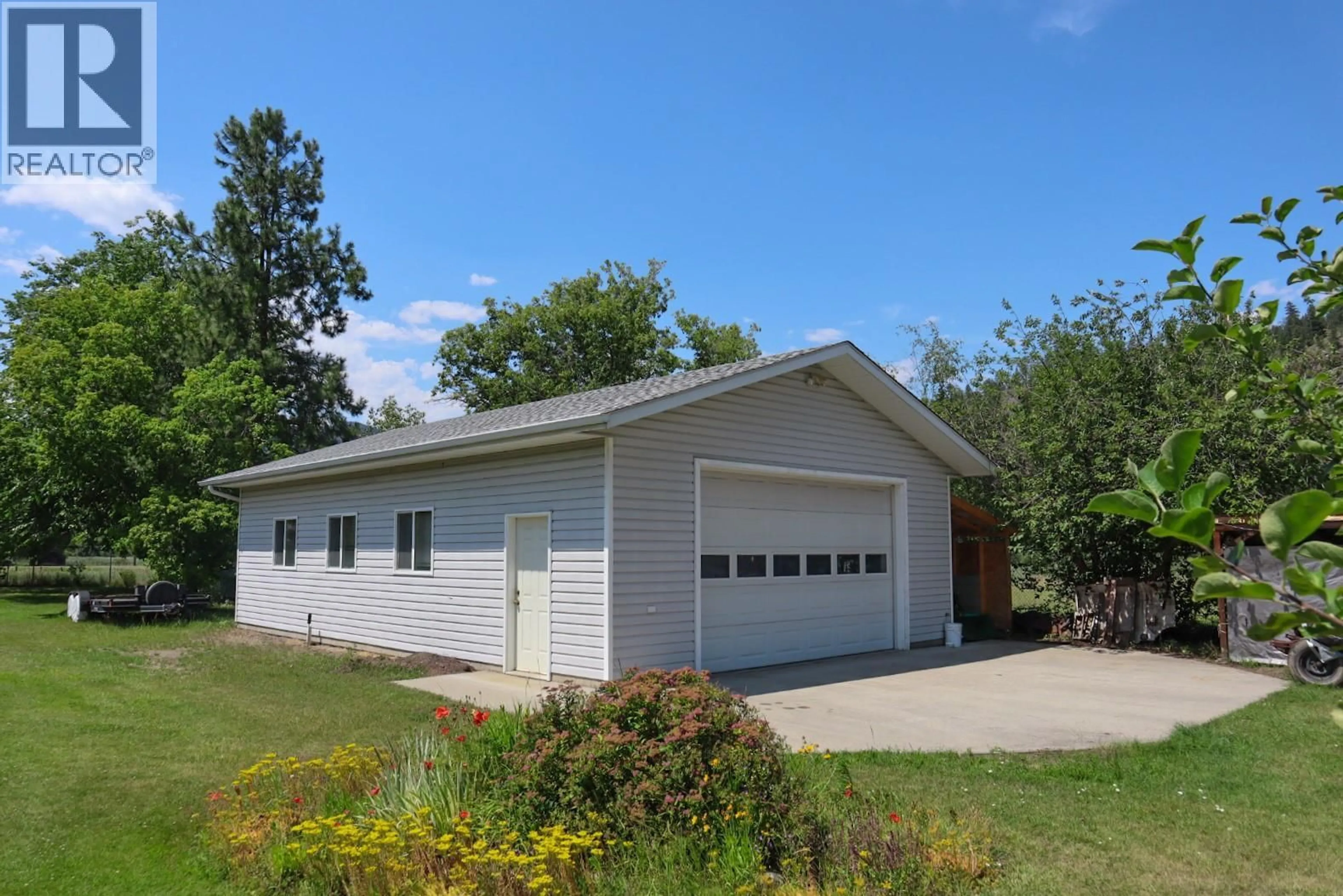 Indoor garage for 7797 16TH STREET, Grand Forks British Columbia V0H1H0