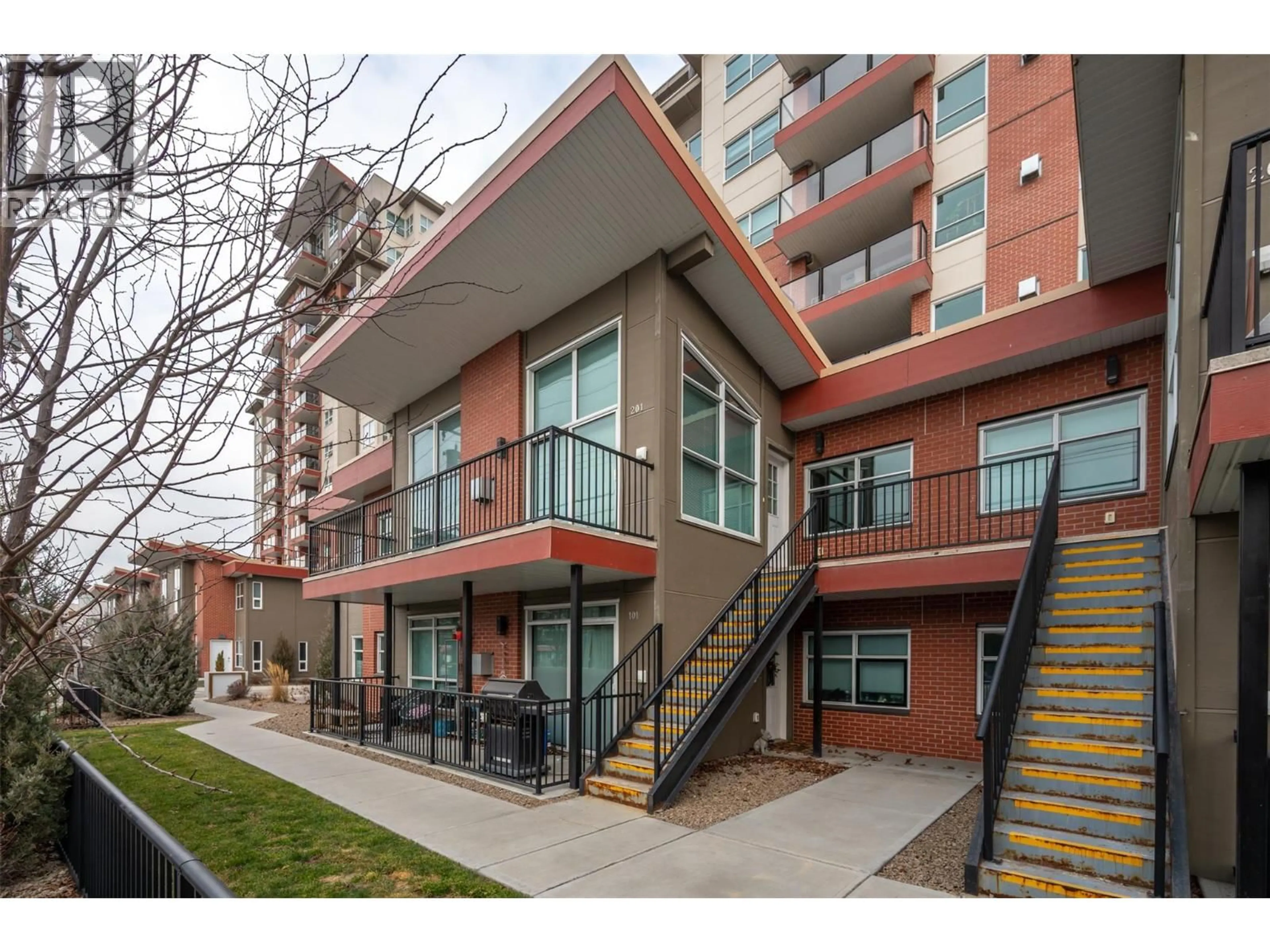 Patio, street for 201 - 3388 SKAHA LAKE ROAD, Penticton British Columbia V2A6G4