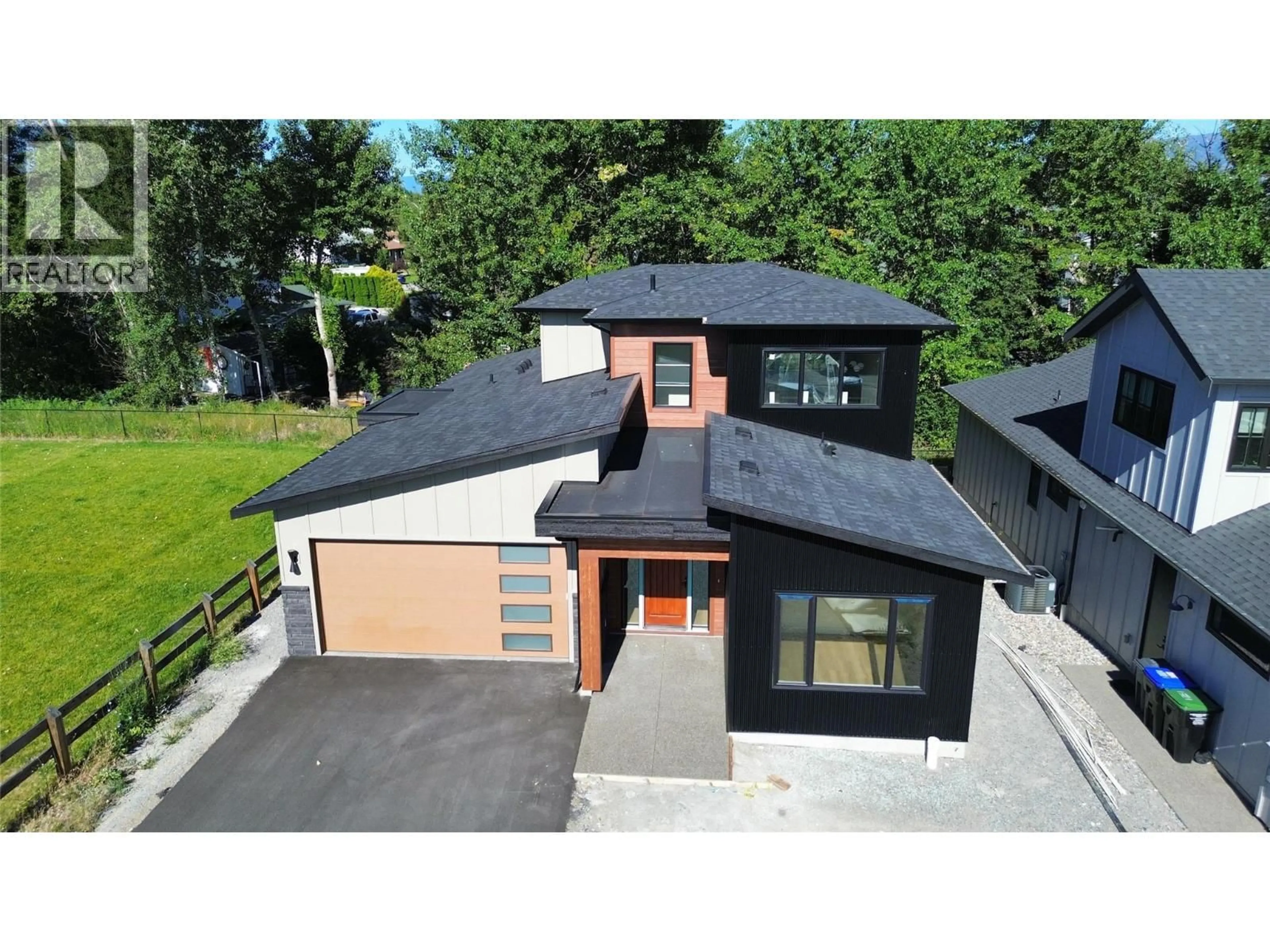 A pic from outside/outdoor area/front of a property/back of a property/a pic from drone, street for 4222 RUSSO STREET, Kelowna British Columbia V1W0C6