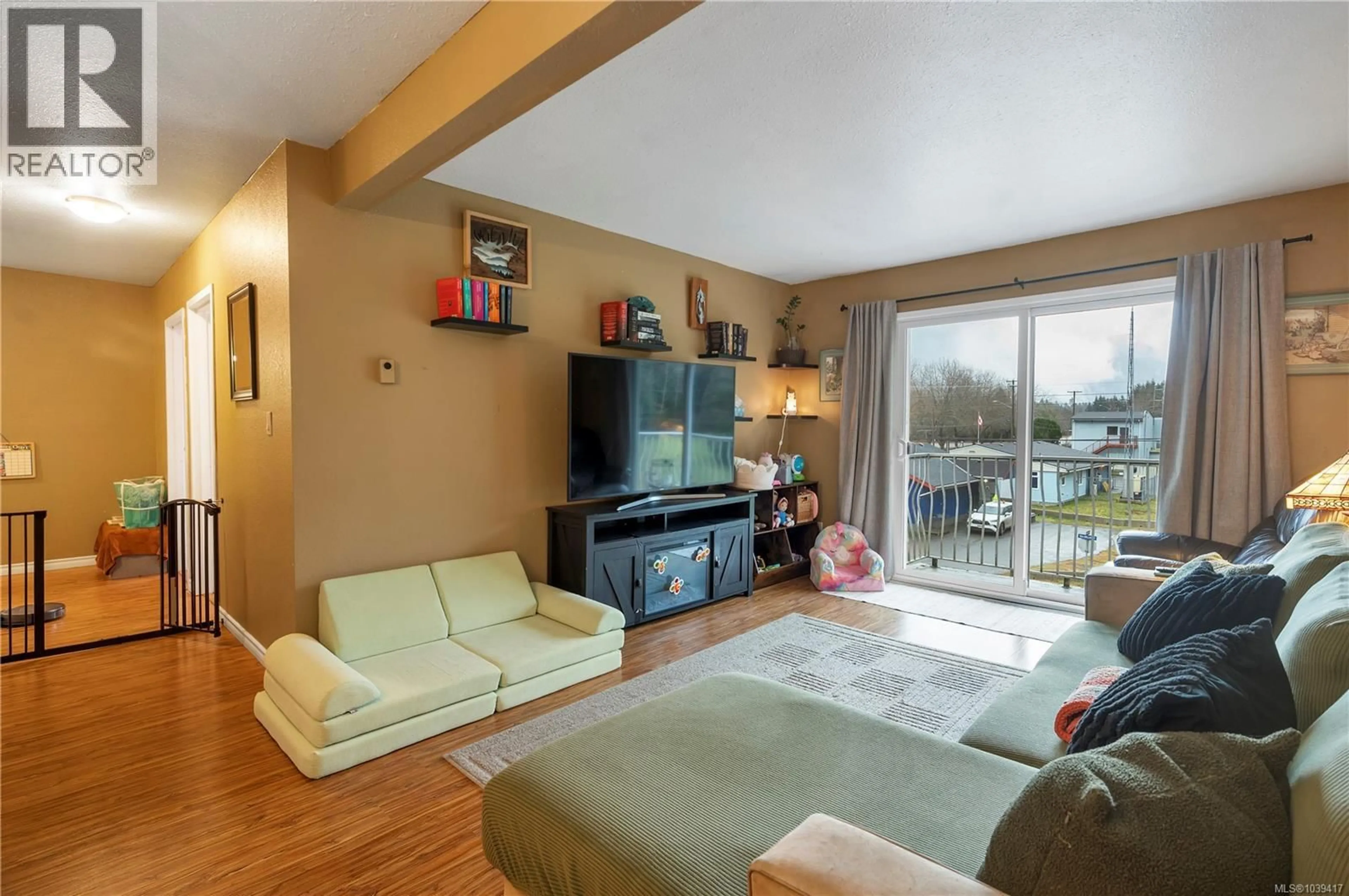 Living room with furniture, wood/laminate floor for 307 - 611 MACMILLAN DRIVE, Sayward British Columbia V0P1R0