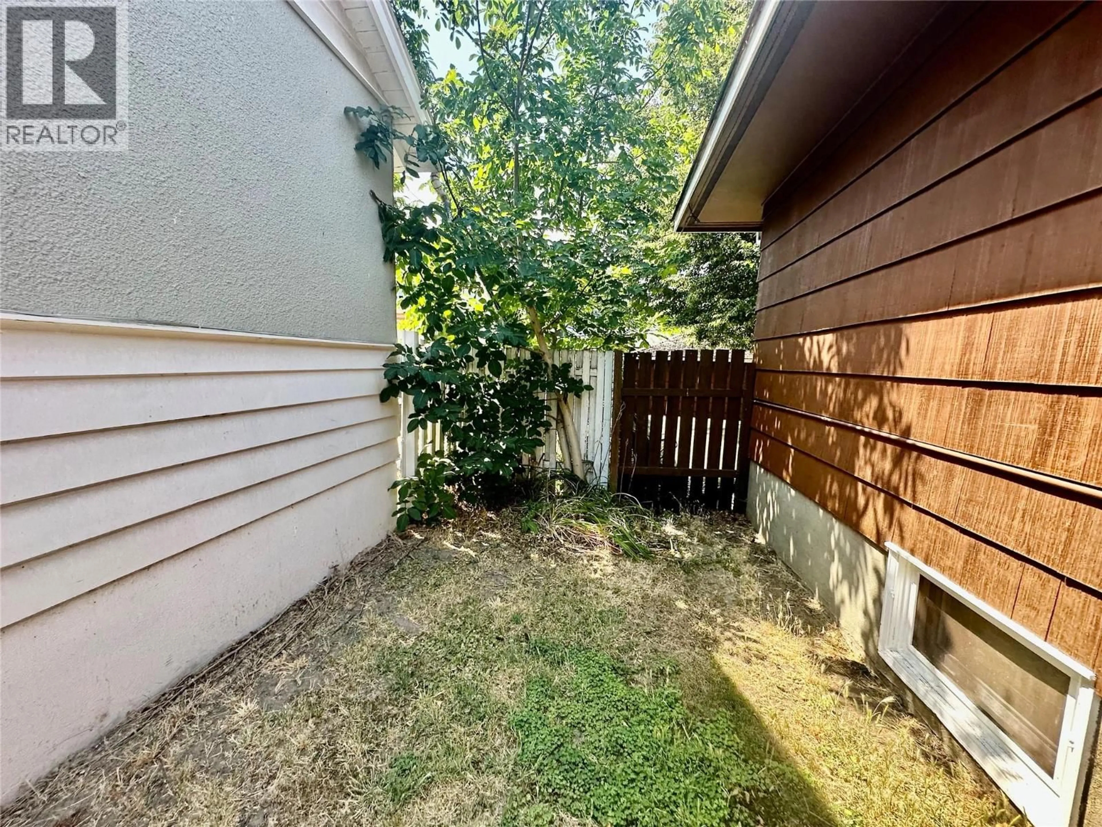 Patio, street for 2038 RICHTER STREET, Kelowna British Columbia V1Y2N5