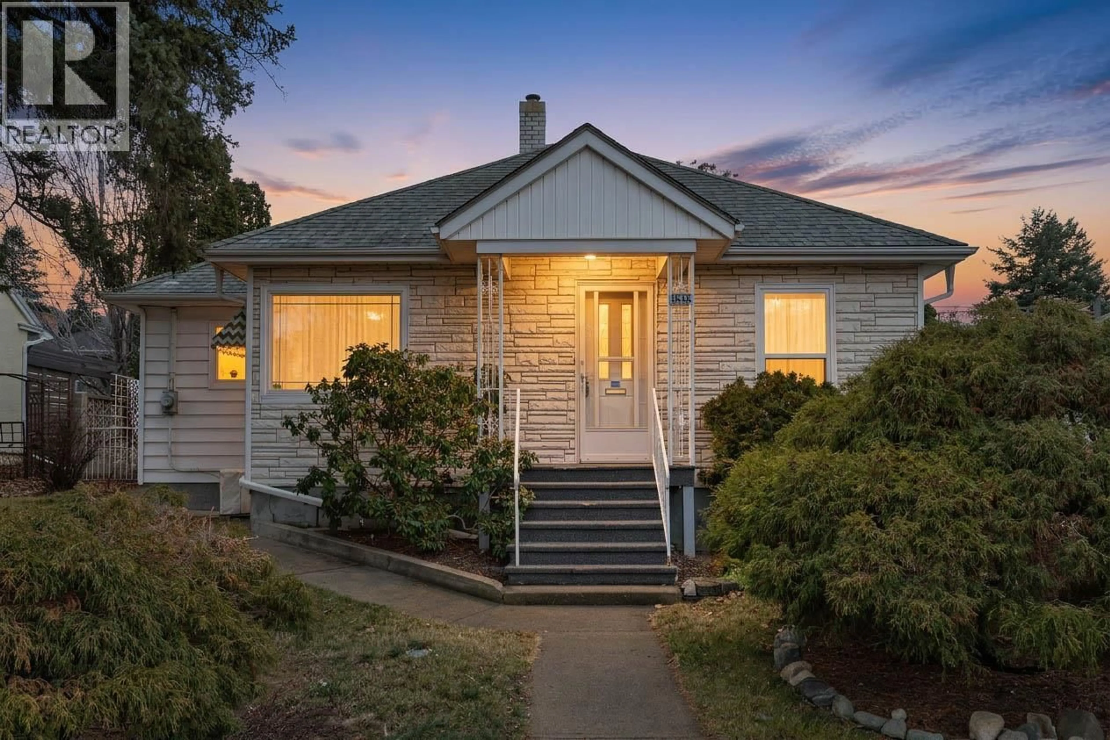 A pic from outside/outdoor area/front of a property/back of a property/a pic from drone, street for 1045 DOMINION STREET, Kamloops British Columbia V2C2Y4