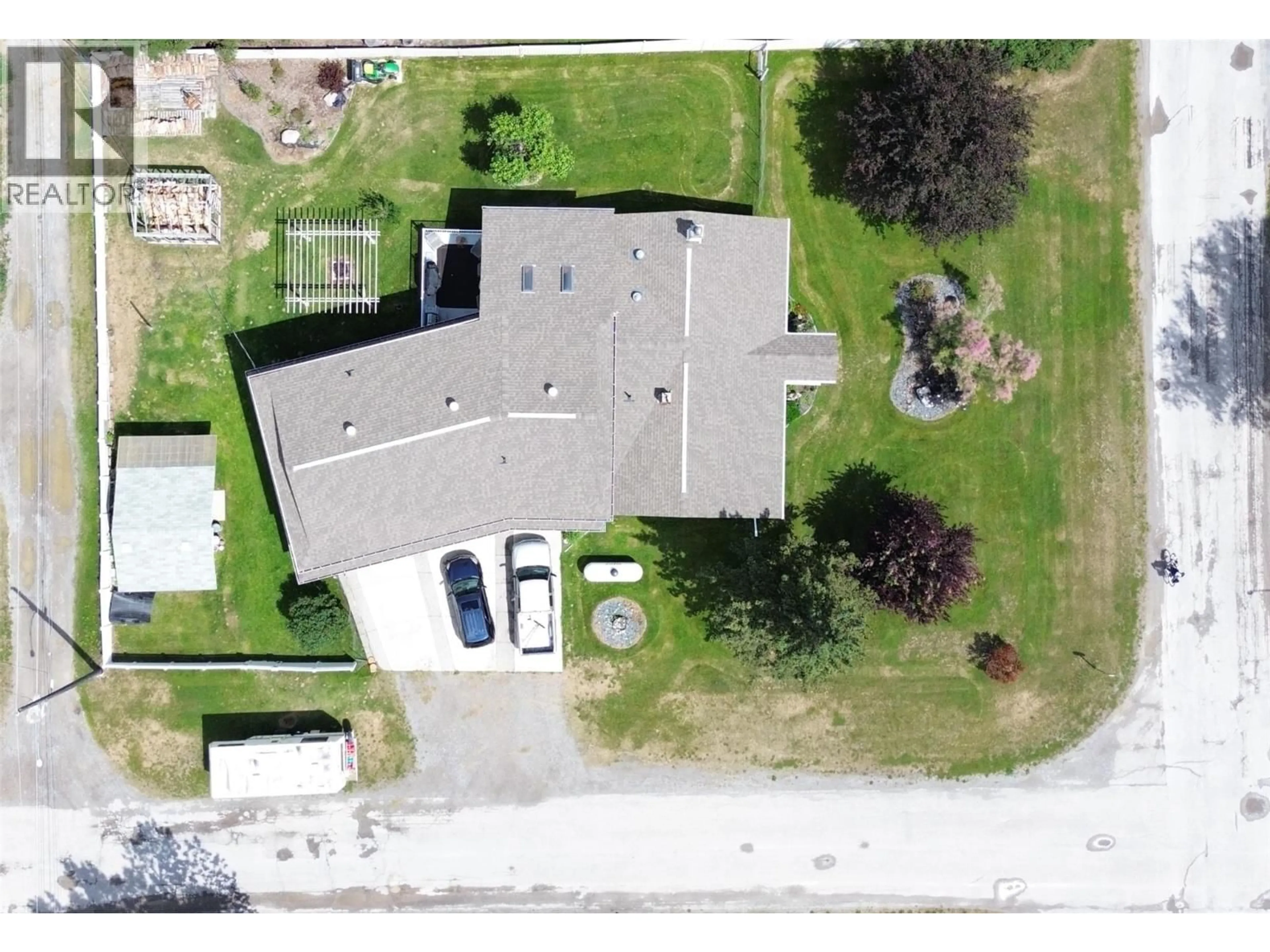 A pic from outside/outdoor area/front of a property/back of a property/a pic from drone, unknown for 4971 MCGRATH AVENUE, Canal Flats British Columbia V0B1B0