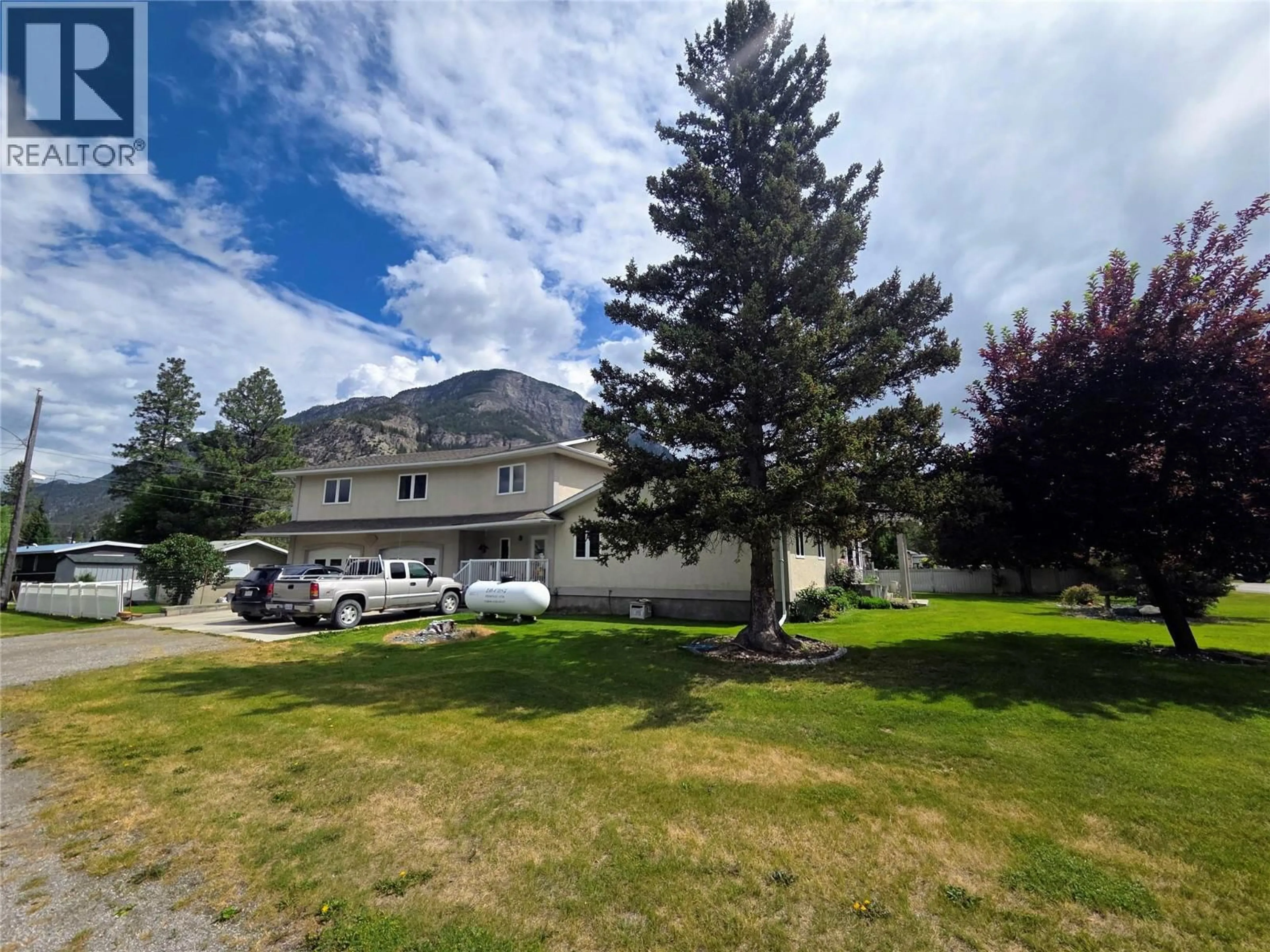 A pic from outside/outdoor area/front of a property/back of a property/a pic from drone, mountain view for 4971 MCGRATH AVENUE, Canal Flats British Columbia V0B1B0