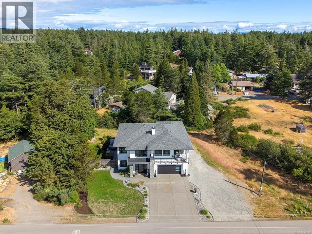 650 LAZO ROAD, Comox 5