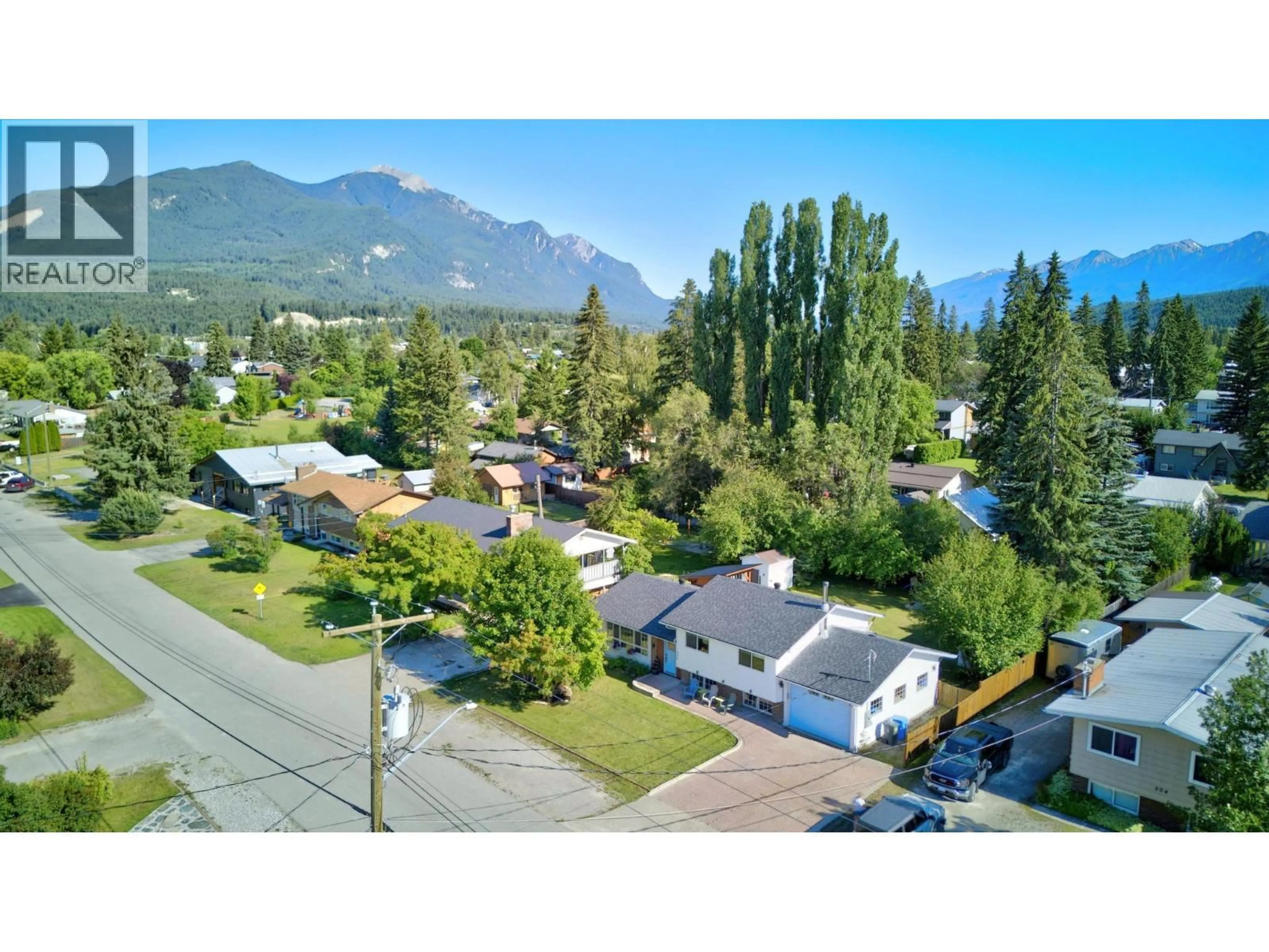 A pic from outside/outdoor area/front of a property/back of a property/a pic from drone, mountain view for 506 5TH STREET, Golden British Columbia V0A1H0