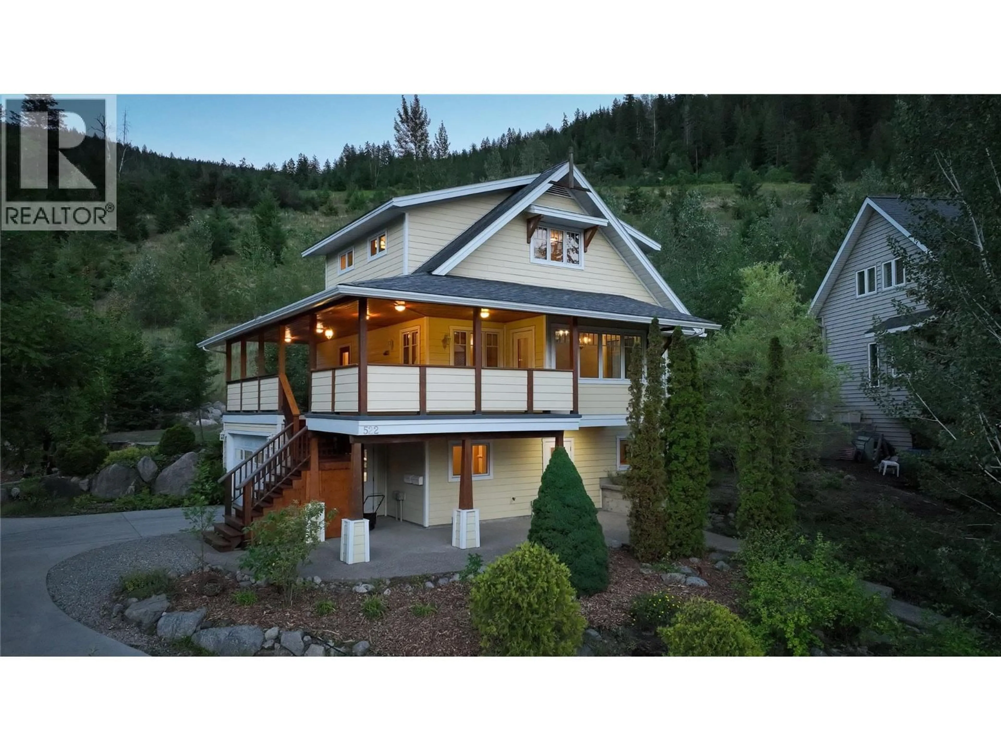 Home with vinyl exterior material, unknown for 522 FOSTER PLACE, Nelson British Columbia V1L7A9