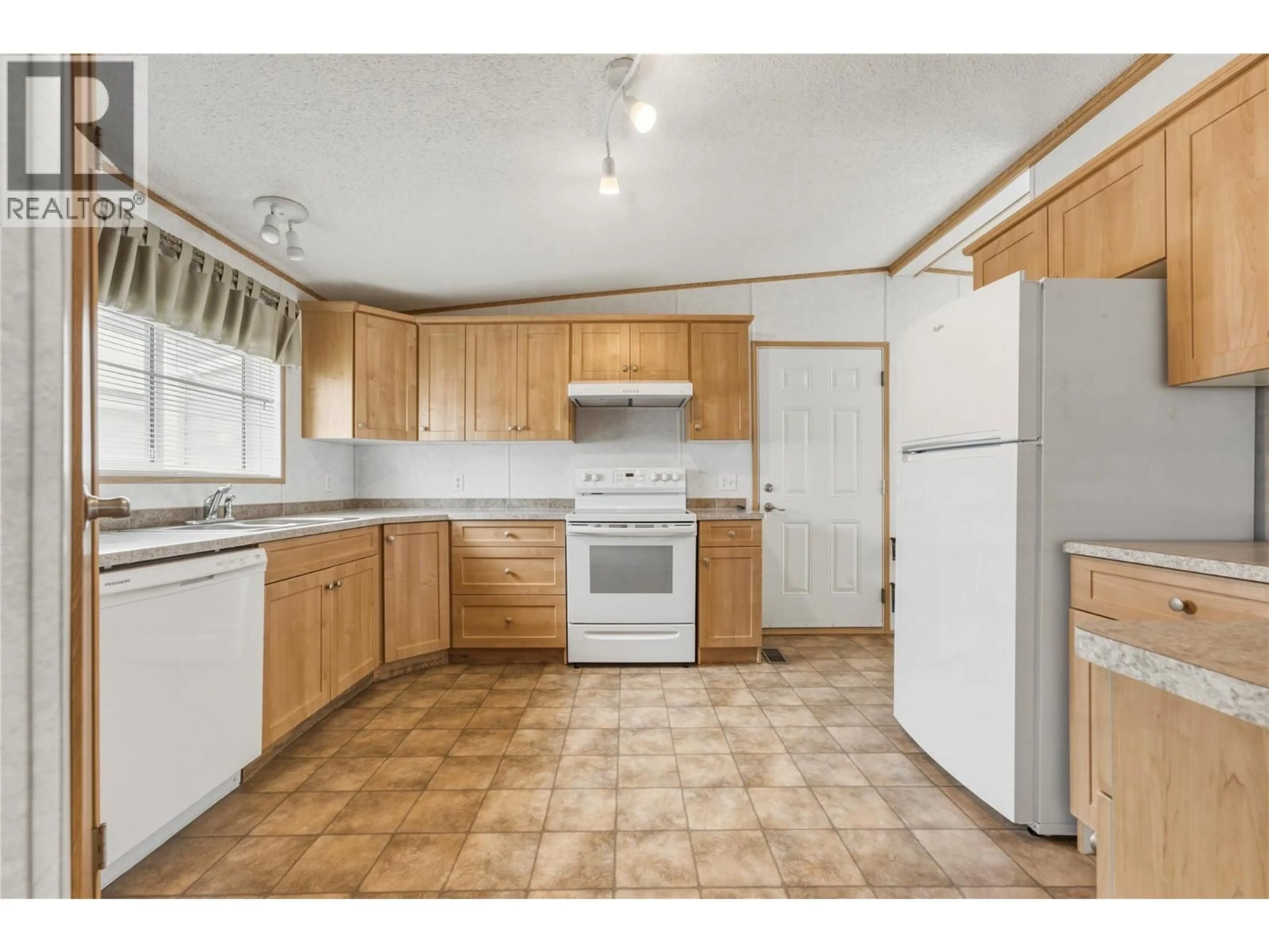 Standard kitchen, unknown for 135 - 6688 TRONSON ROAD, Vernon British Columbia V1H1R9