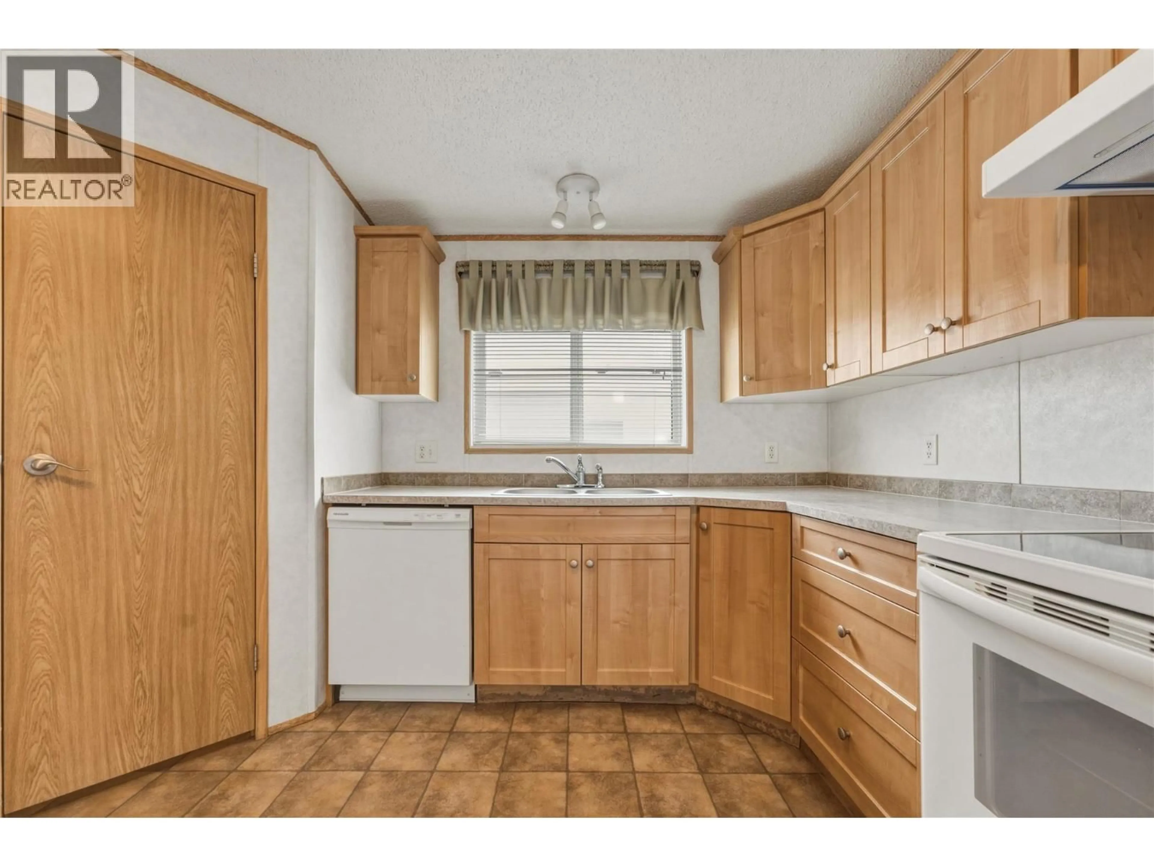 Standard kitchen, unknown for 135 - 6688 TRONSON ROAD, Vernon British Columbia V1H1R9