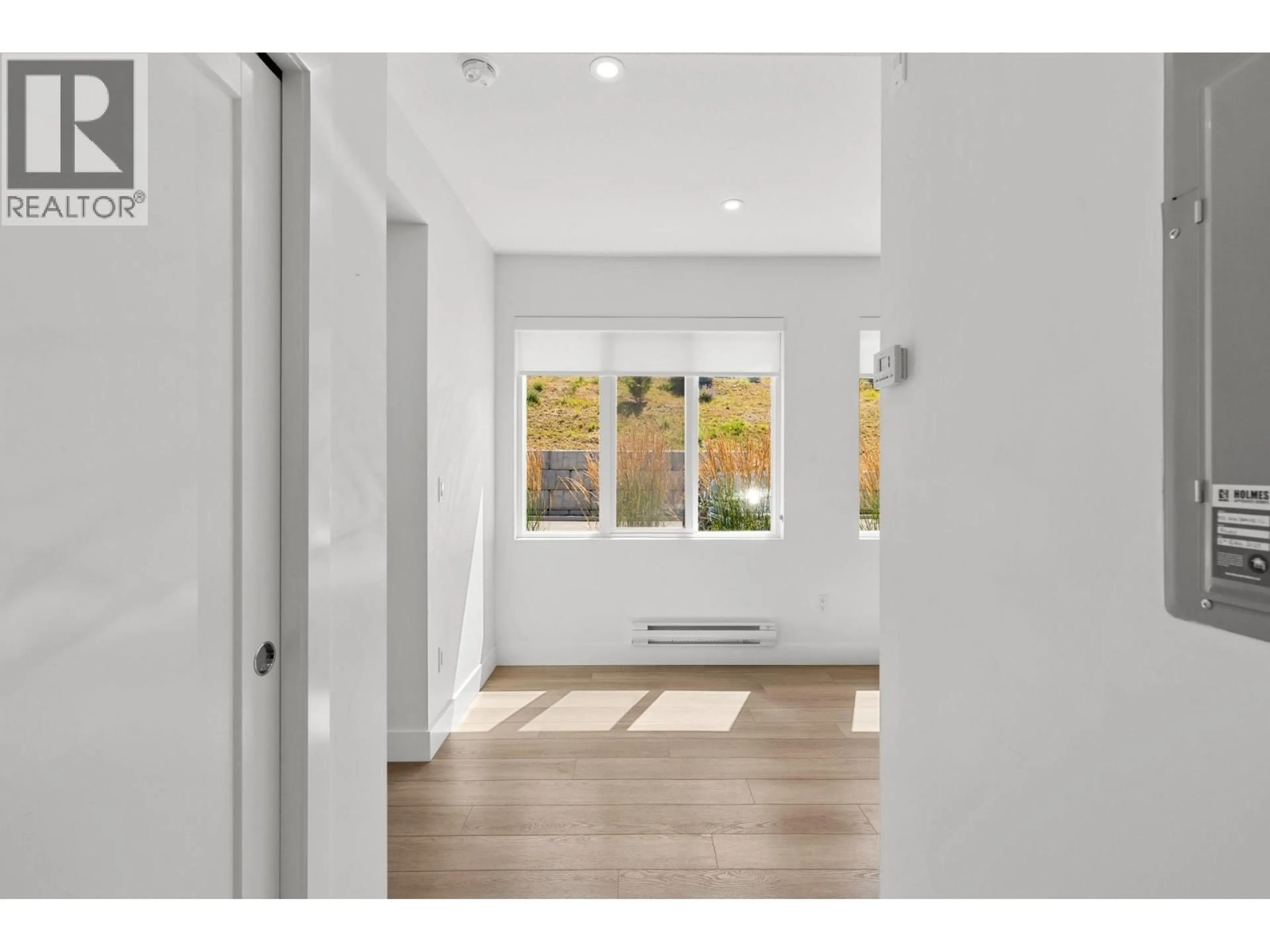 Indoor entryway for 103 - 3434 MCKINLEY BEACH DRIVE, Kelowna British Columbia V1V0H3