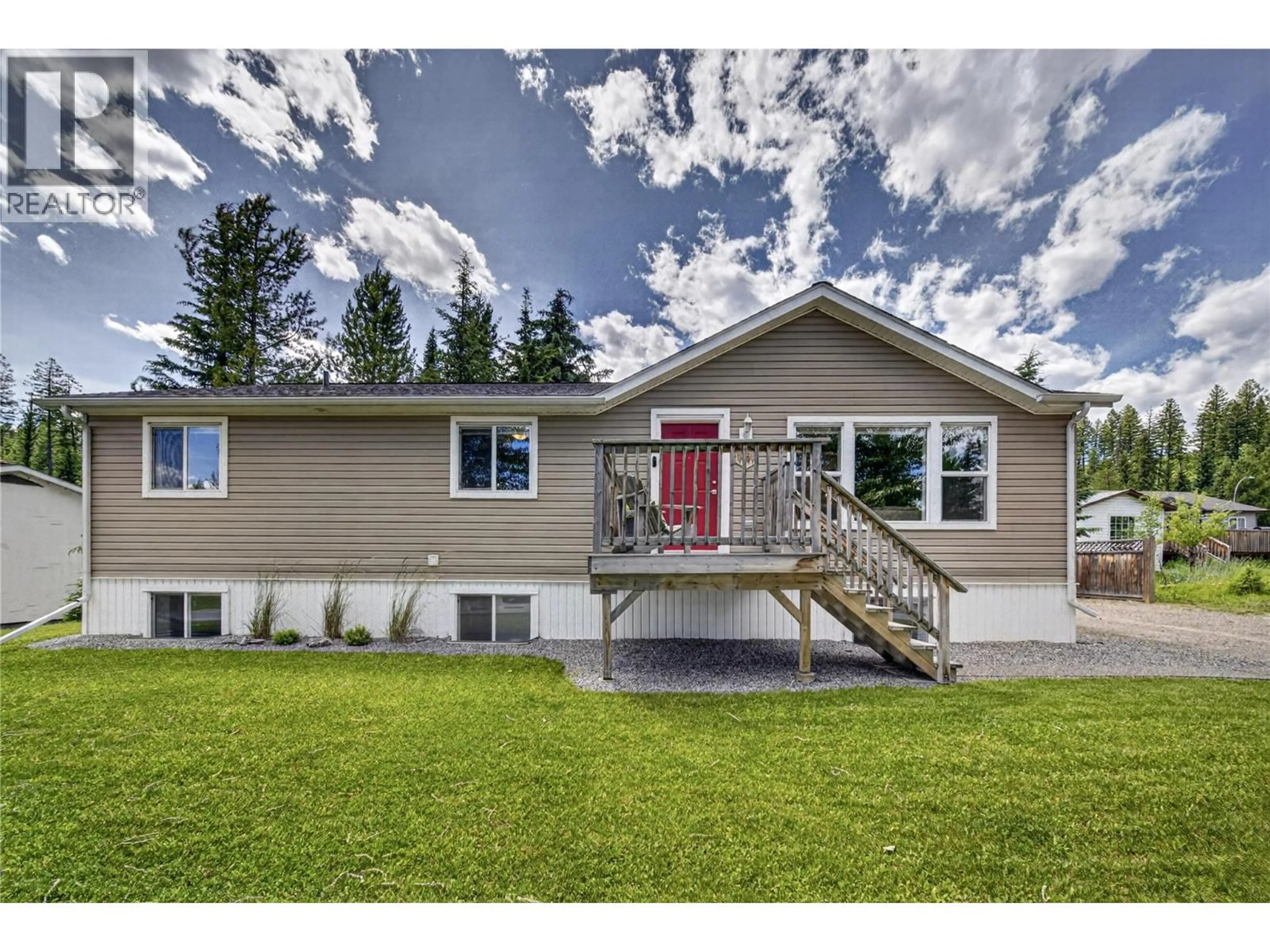 Home with vinyl exterior material, unknown for 34 DAWSON CRESCENT, Elkford British Columbia V0B1H0