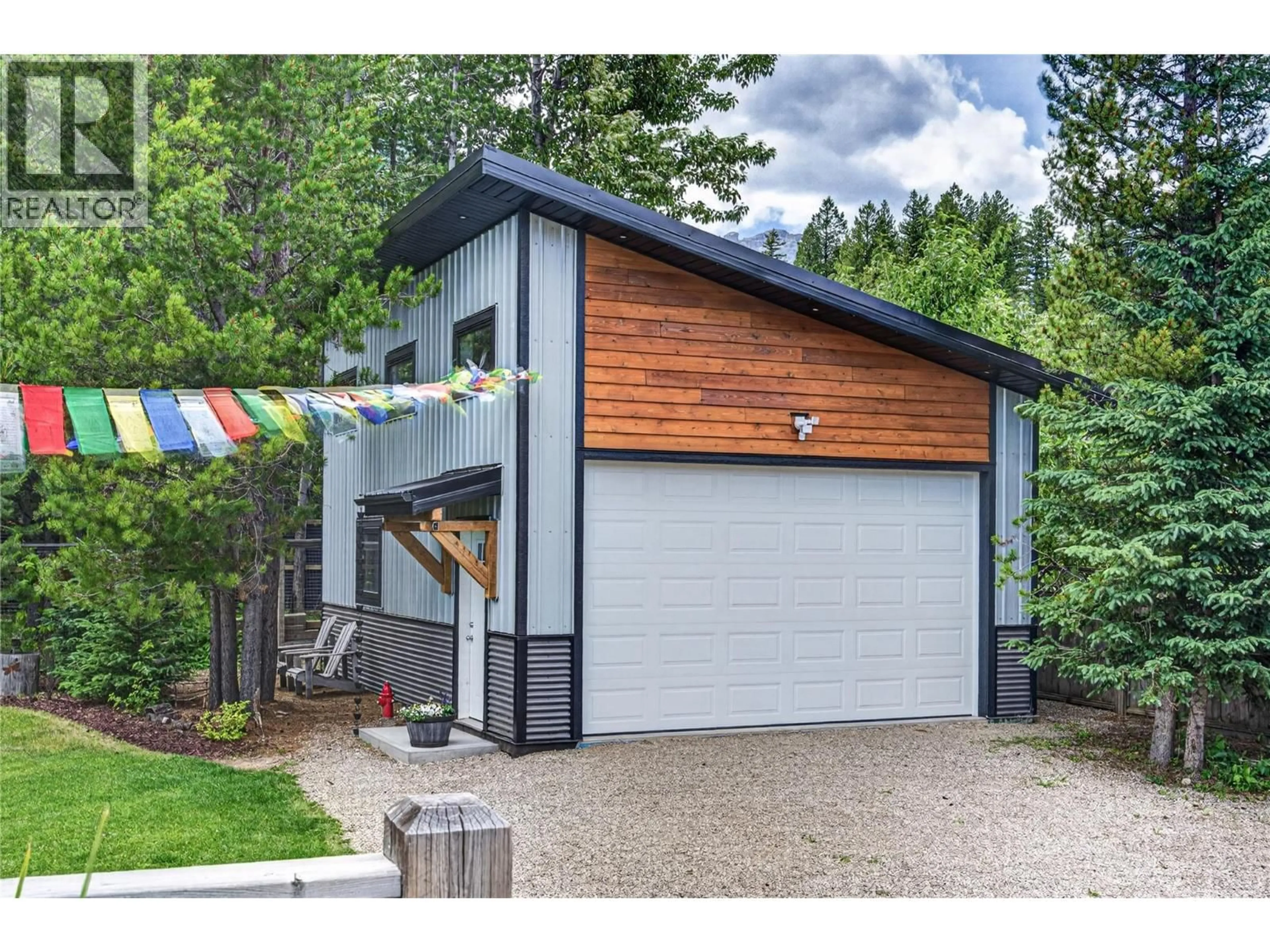 Indoor garage for 34 DAWSON CRESCENT, Elkford British Columbia V0B1H0