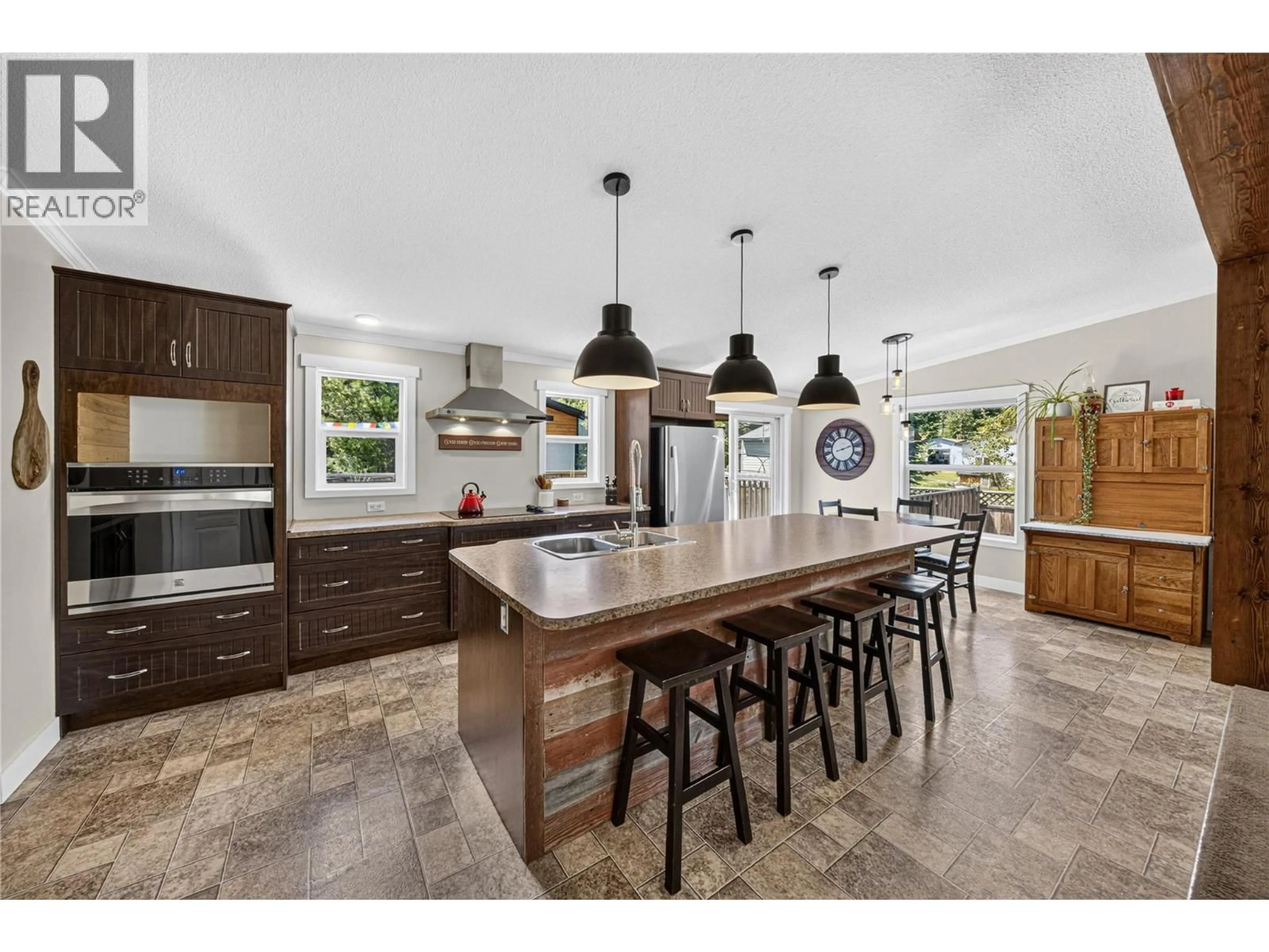 Open concept kitchen, ceramic/tile floor for 34 DAWSON CRESCENT, Elkford British Columbia V0B1H0