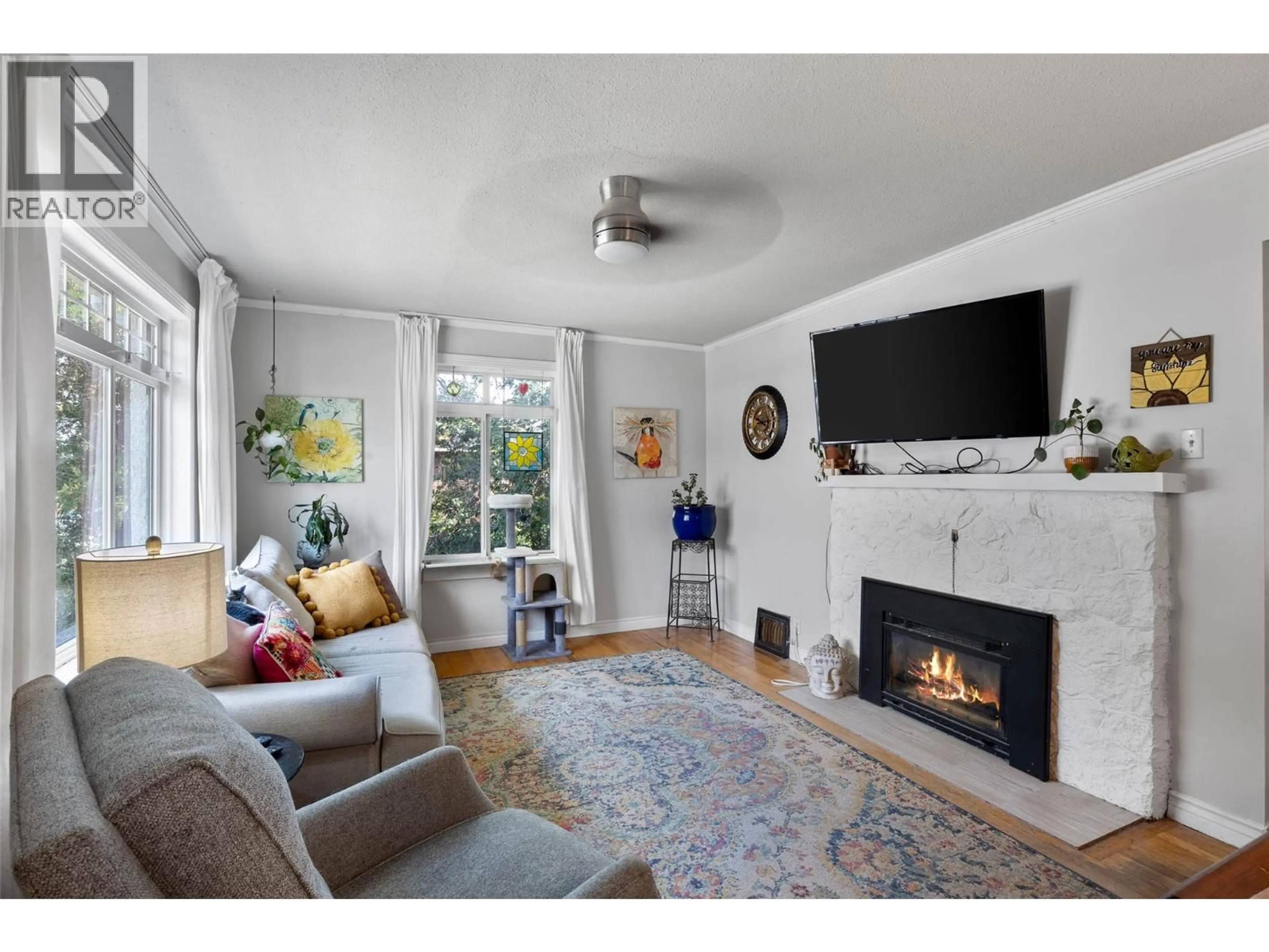 Living room with furniture, unknown for 647 ST PAUL STREET, Kamloops British Columbia V2C2K1