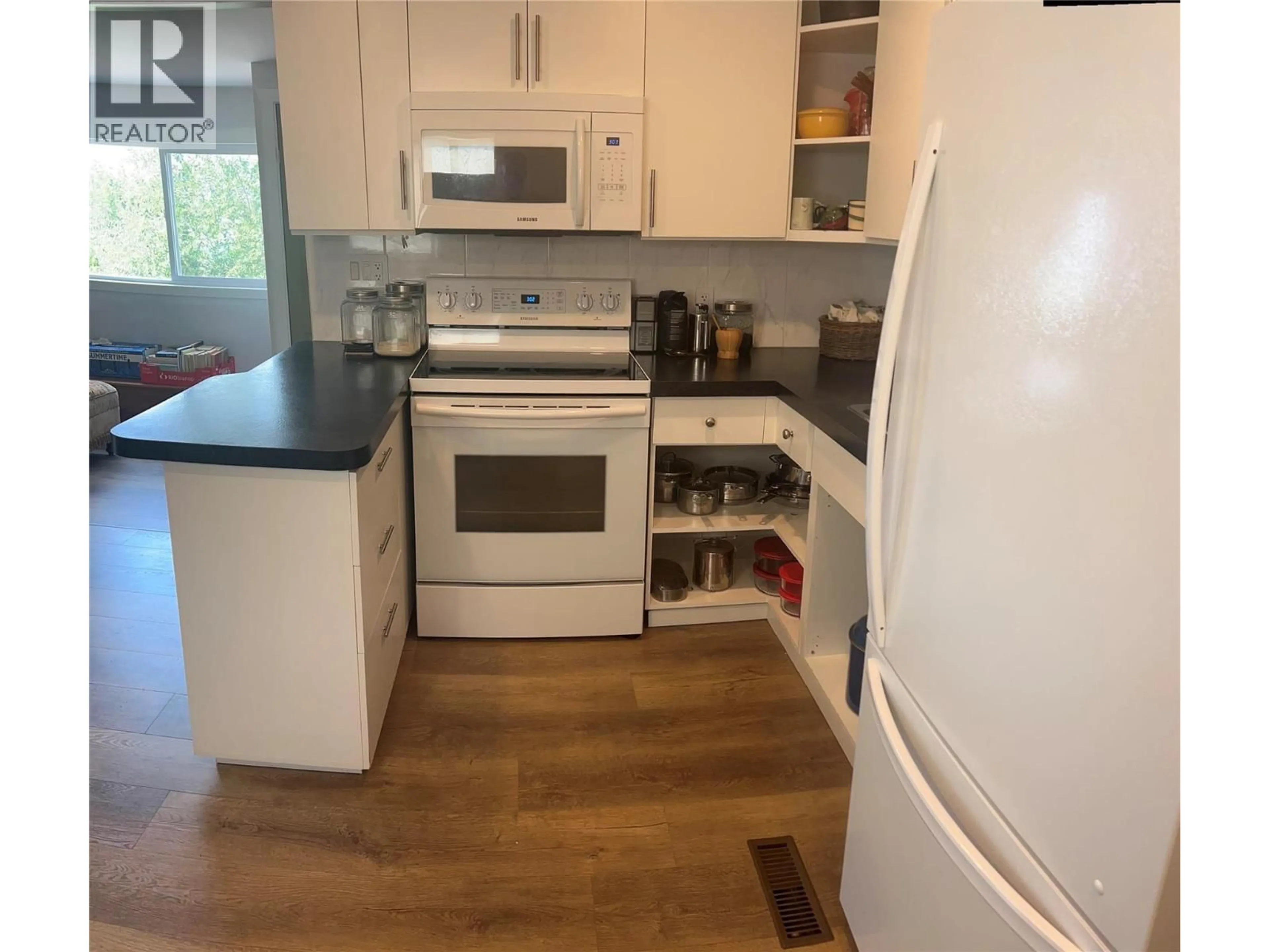 Standard kitchen, wood/laminate floor for 28 - 4395 TRANS CANADA HIGHWAY, Kamloops British Columbia V2C4S4