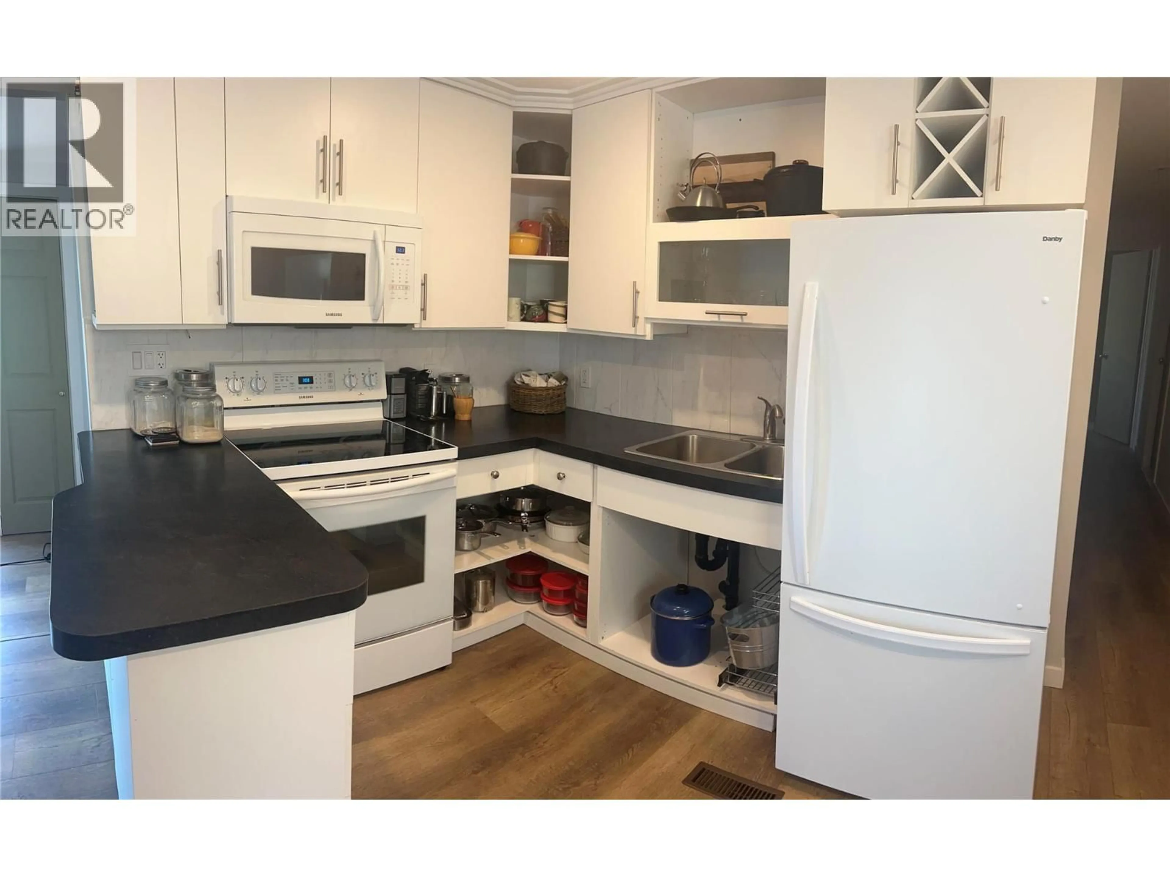 Standard kitchen, unknown for 28 - 4395 TRANS CANADA HIGHWAY, Kamloops British Columbia V2C4S4