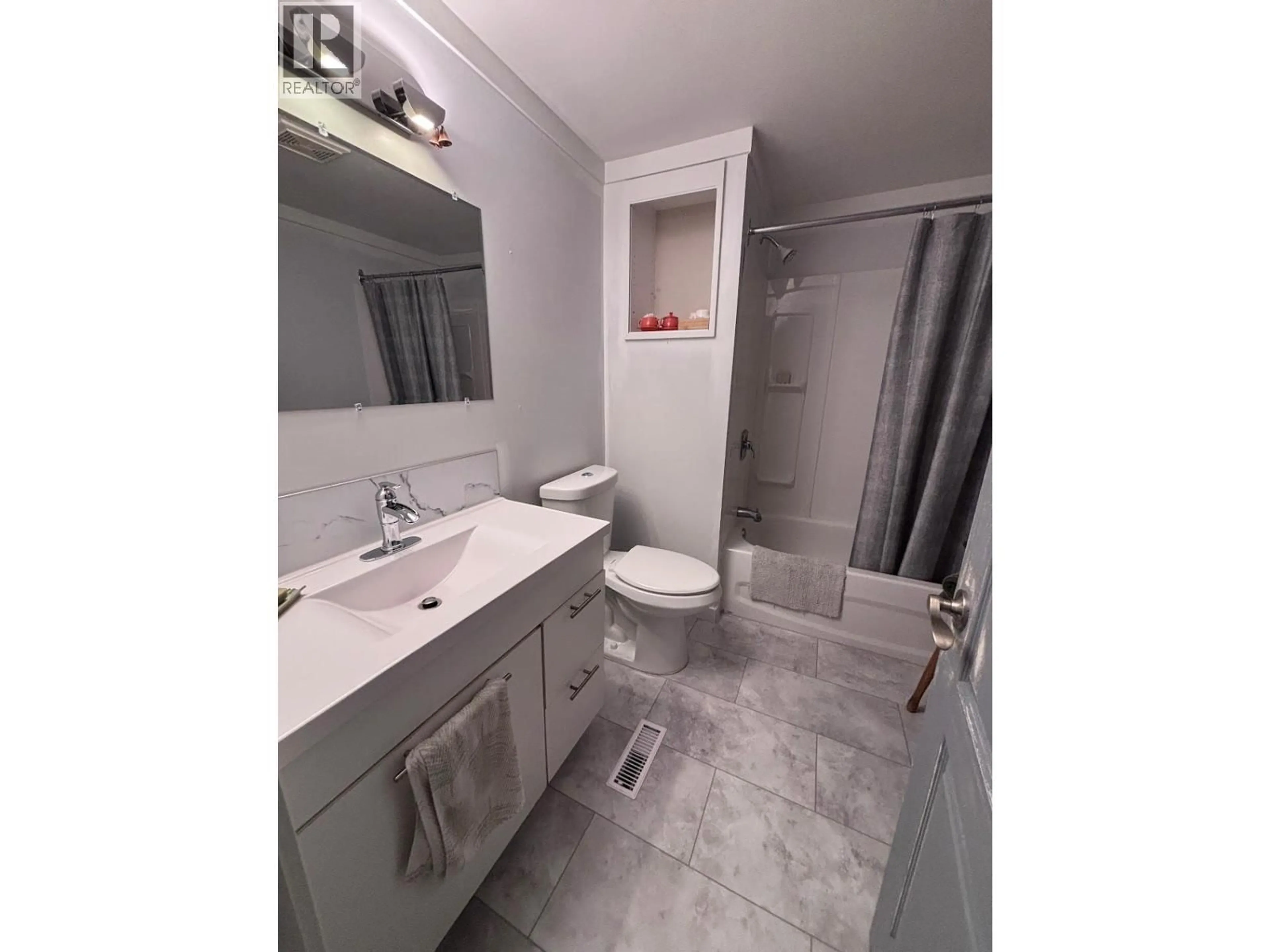 Standard bathroom, ceramic/tile floor for 28 - 4395 TRANS CANADA HIGHWAY, Kamloops British Columbia V2C4S4