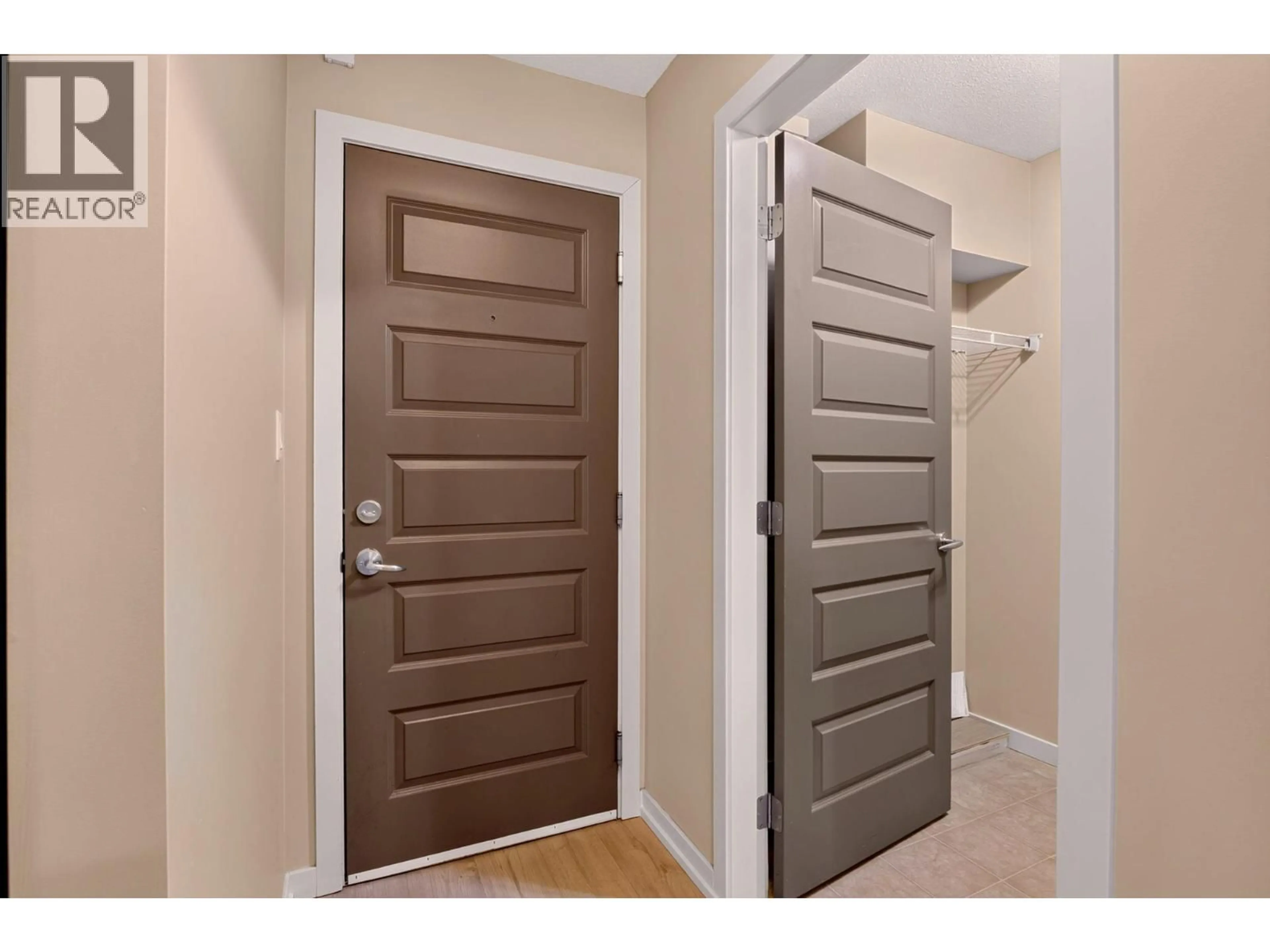 Indoor entryway for 104 - 1777 WATER STREET, Kelowna British Columbia V1Y1K4