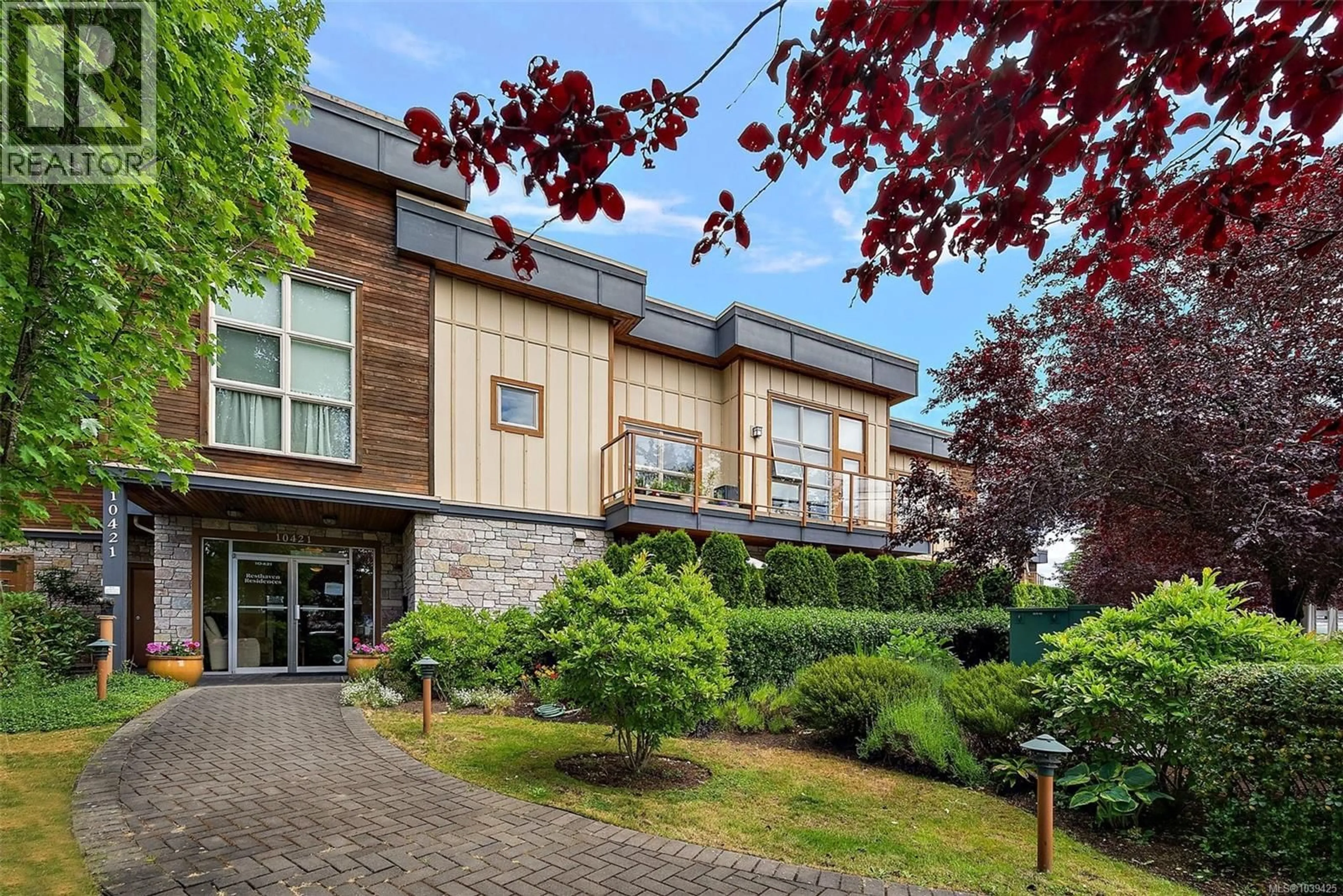 Patio, building for 205 - 10421 RESTHAVEN DRIVE, Sidney British Columbia V8L3H4