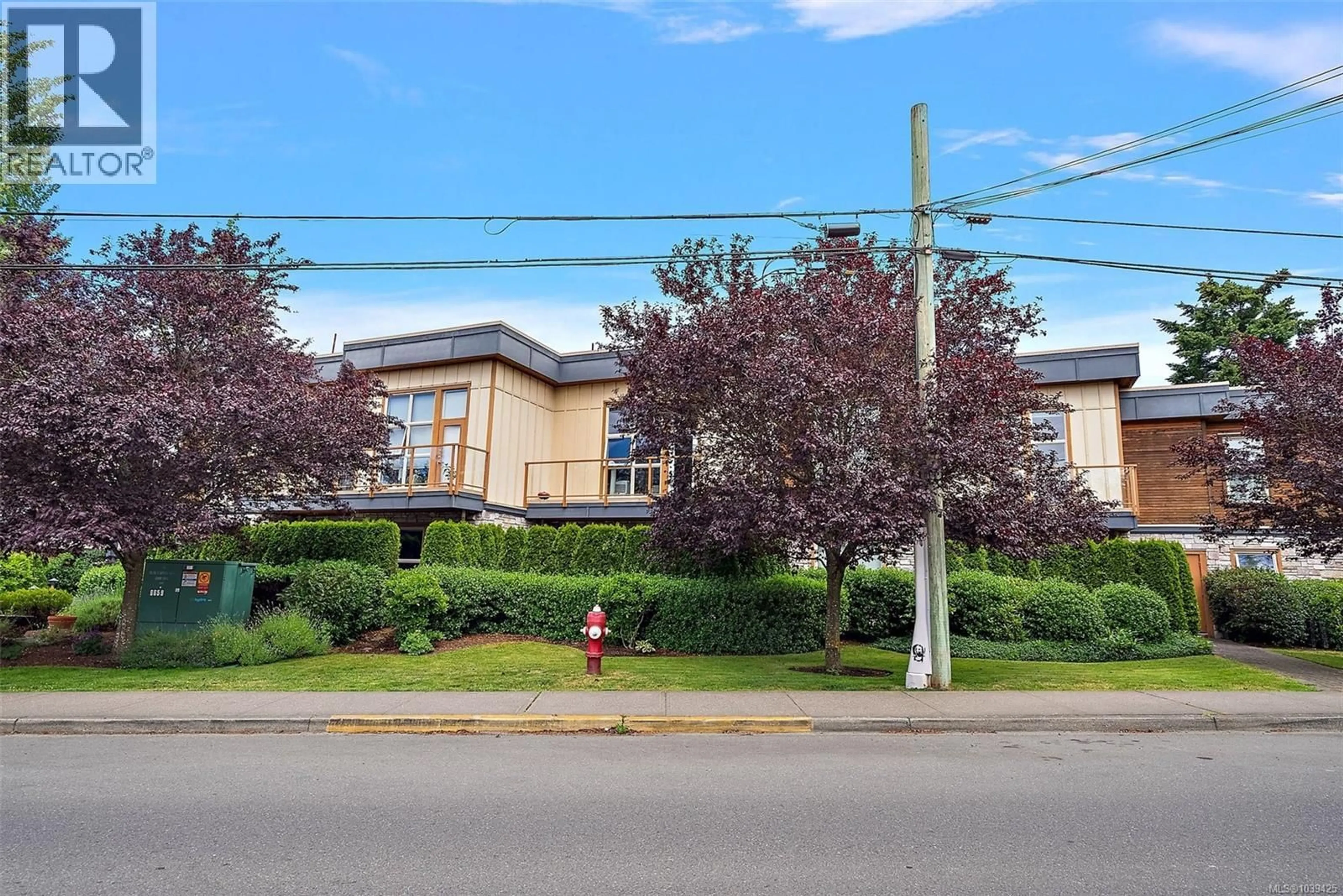 Unknown for 205 - 10421 RESTHAVEN DRIVE, Sidney British Columbia V8L3H4