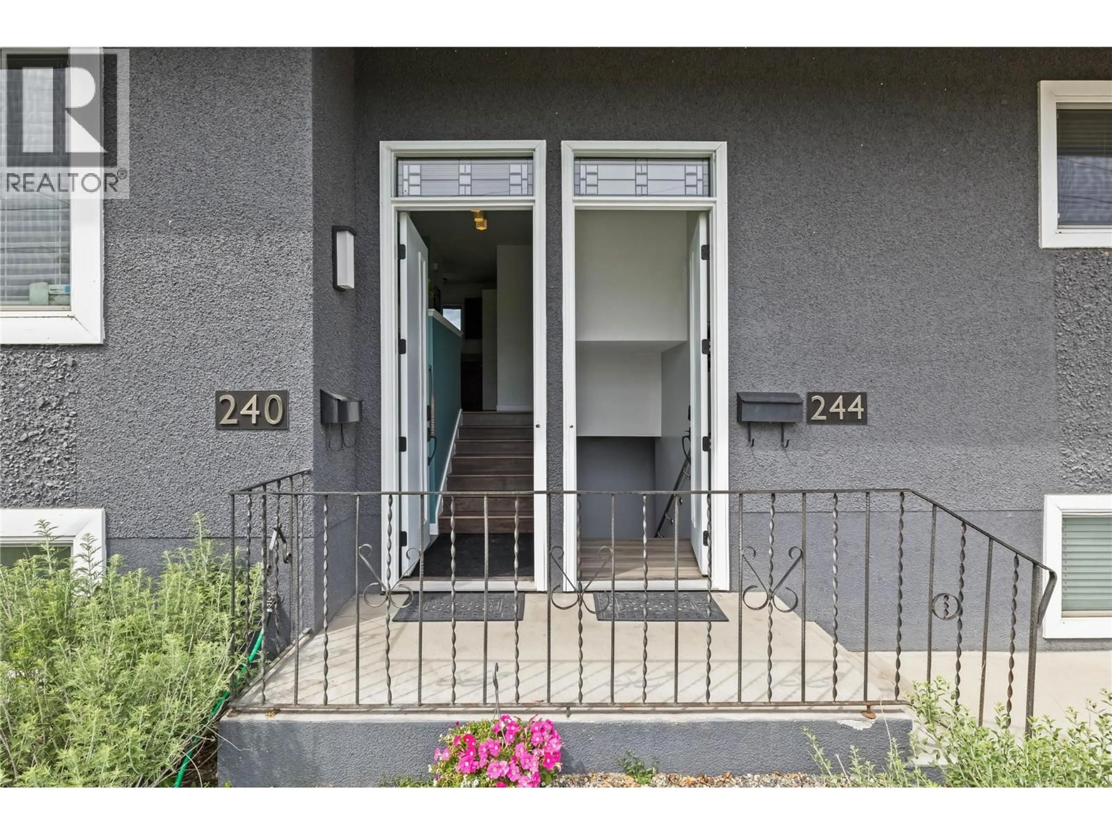Indoor entryway for 240 BACH ROAD, Kelowna British Columbia V1X2K6