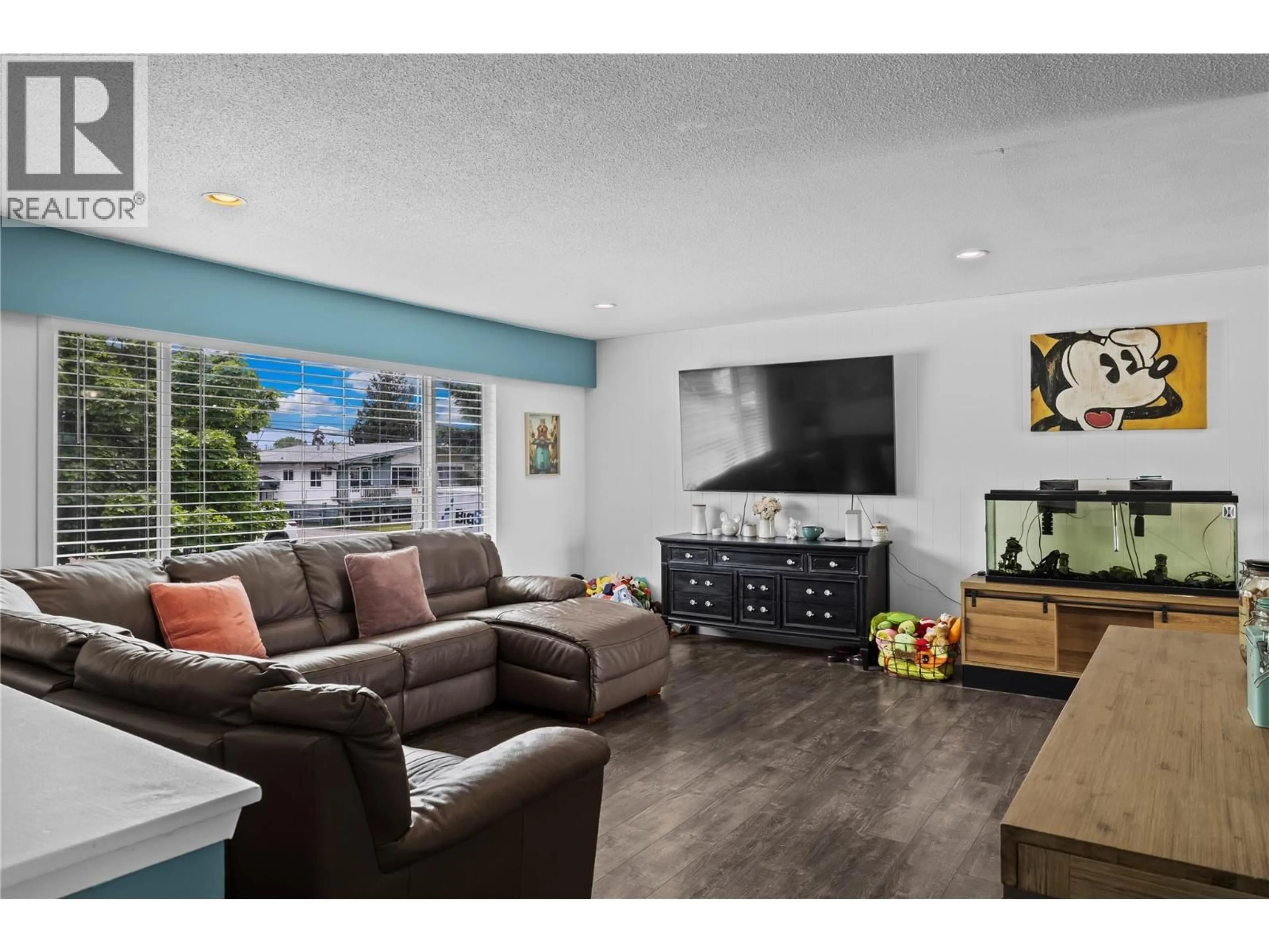 Living room with furniture, wood/laminate floor for 240 BACH ROAD, Kelowna British Columbia V1X2K6