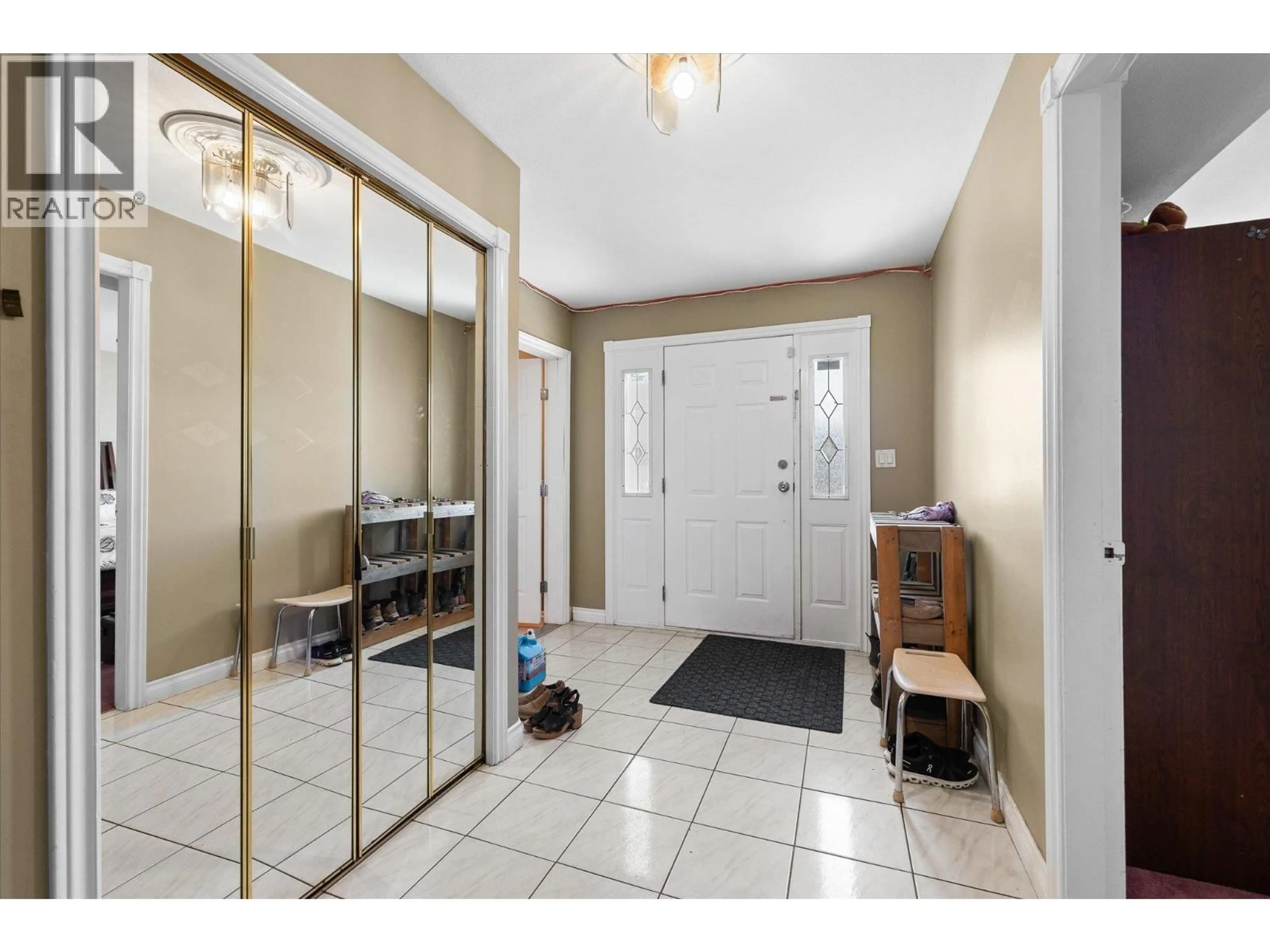 Indoor entryway for 693 MAYFAIR COURT, Kelowna British Columbia V1X7H7