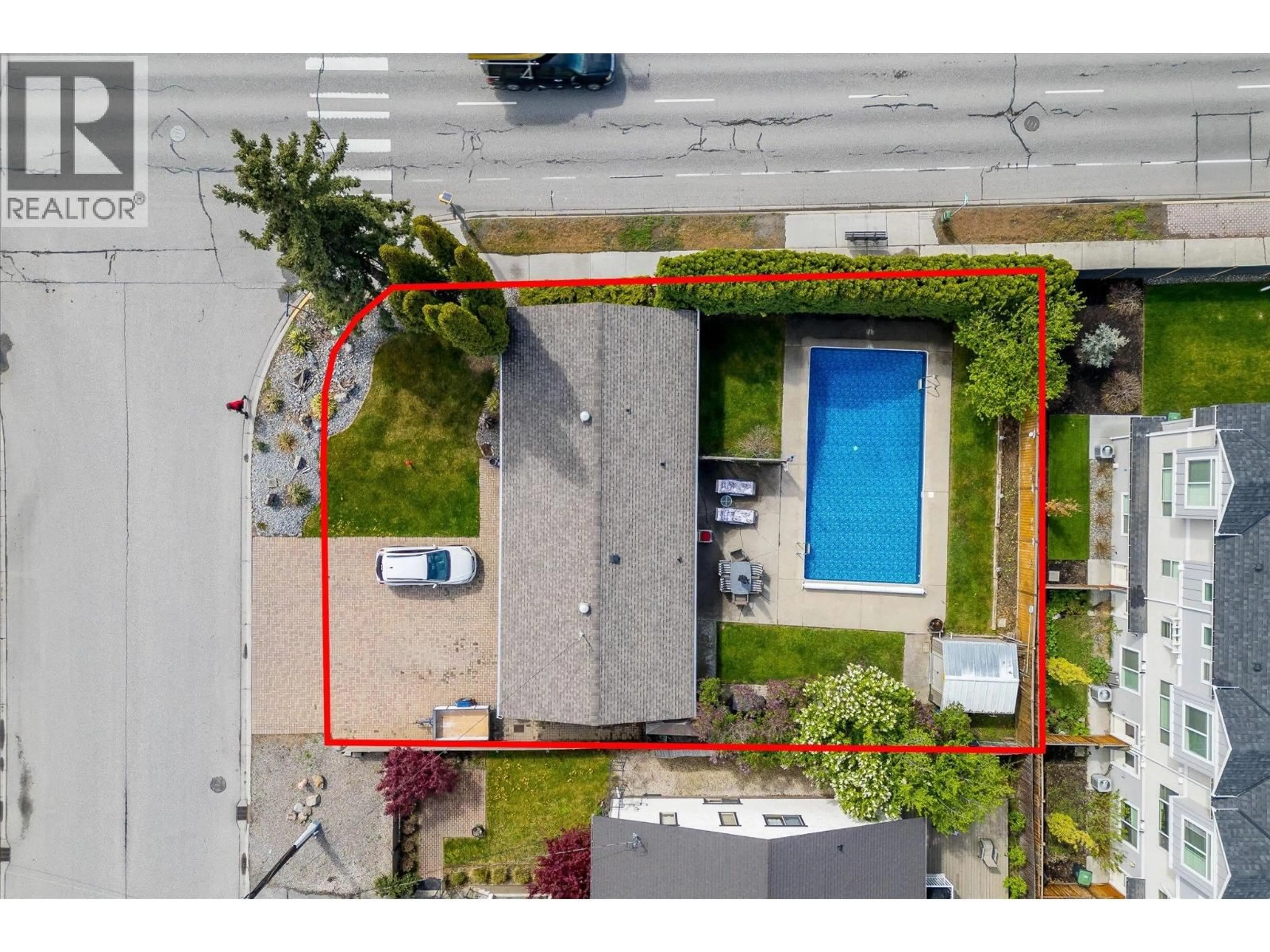 A pic from outside/outdoor area/front of a property/back of a property/a pic from drone, street for 2030 WILKINSON STREET, Kelowna British Columbia V1Y3Z8