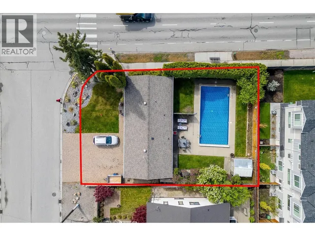 2030 WILKINSON STREET, Kelowna 2