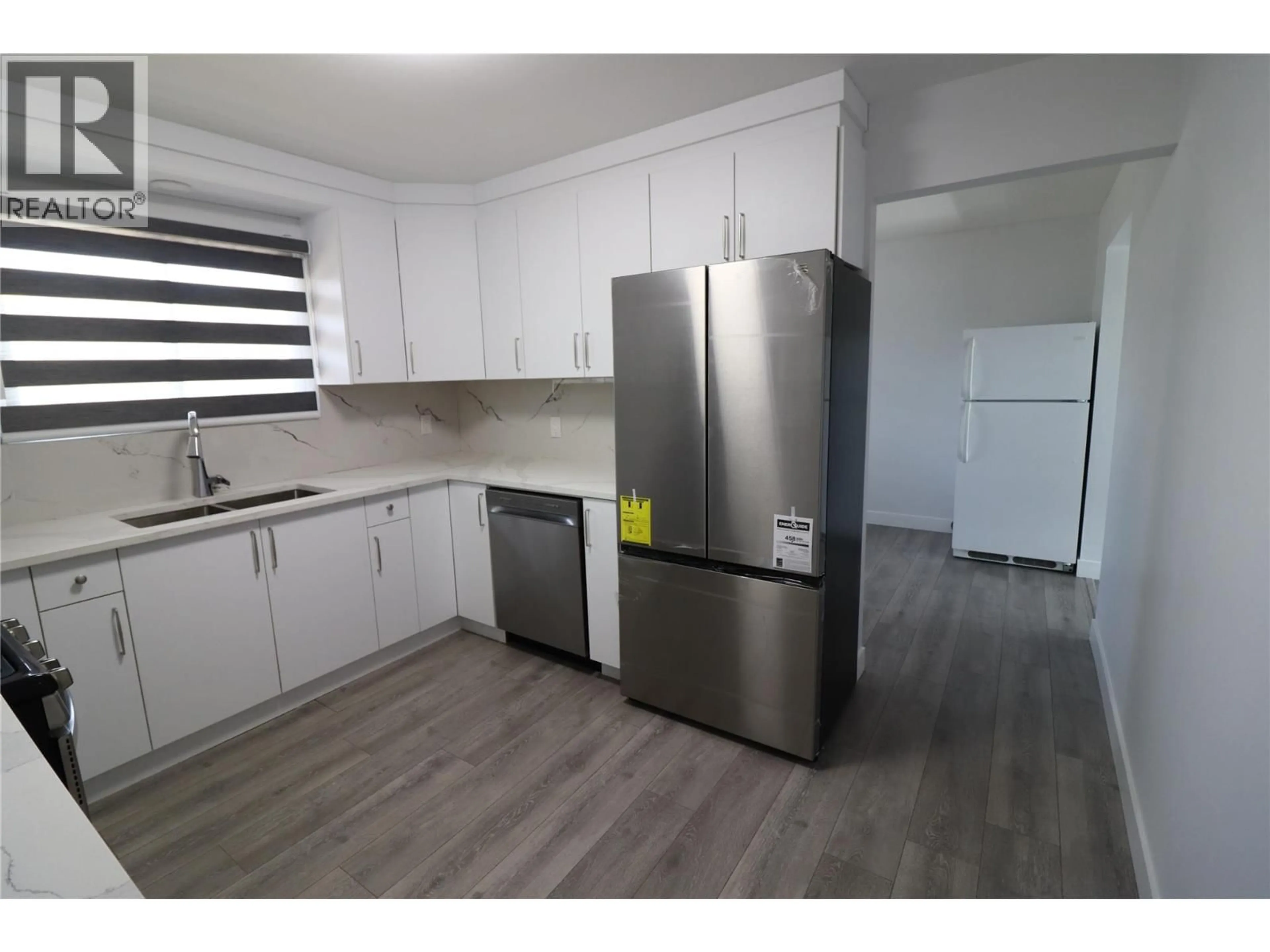 Standard kitchen, wood/laminate floor for 765 BARRIE DRIVE, Kamloops British Columbia V2B3X8