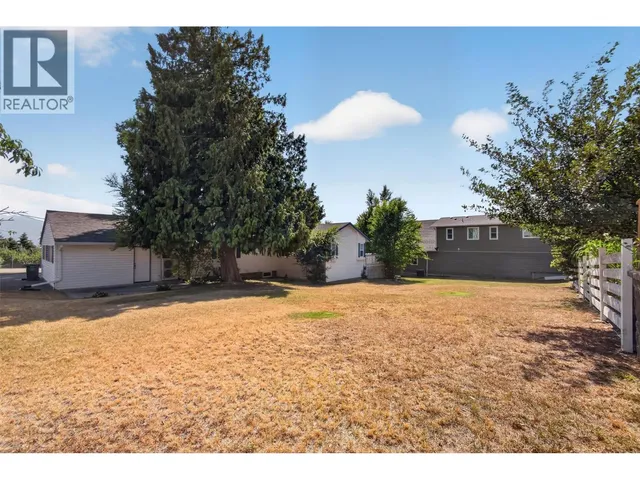 800 MONTIGNY ROAD, West Kelowna 3