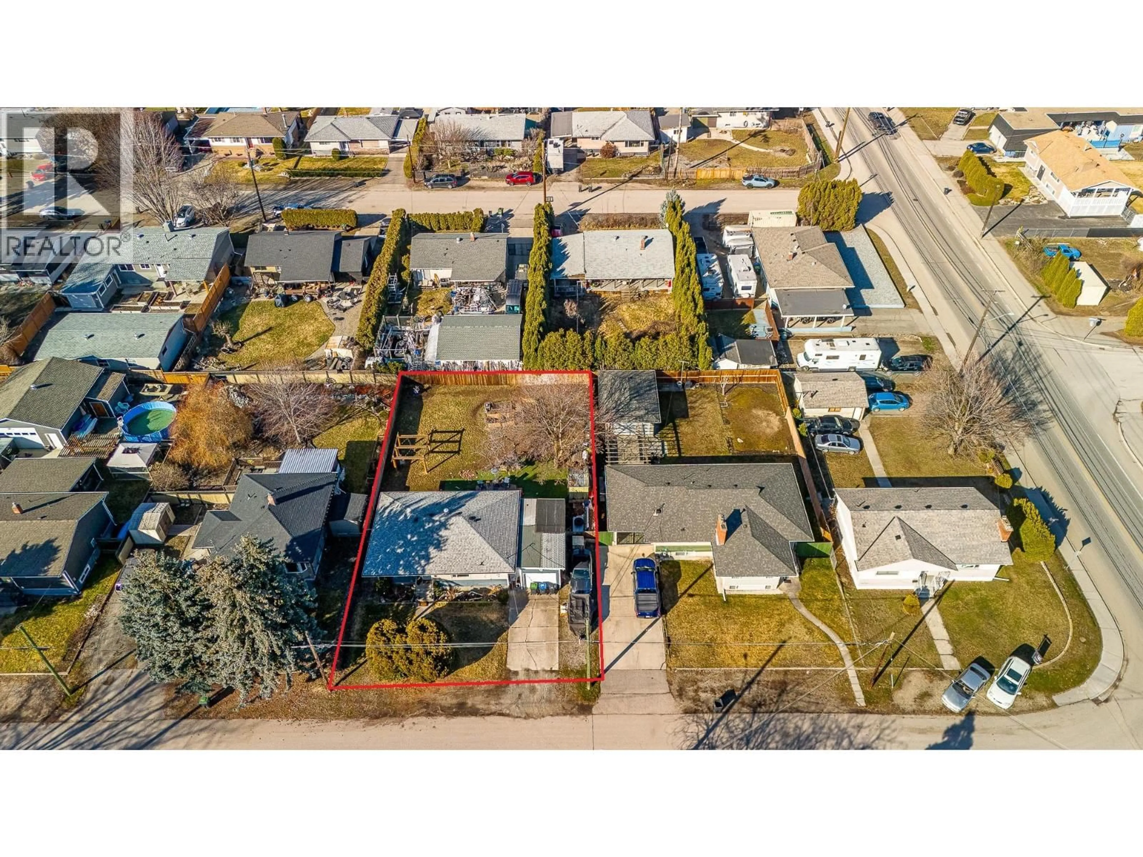 A pic from outside/outdoor area/front of a property/back of a property/a pic from drone, street for 510 DONHAUSER ROAD, Kelowna British Columbia V1X3G1