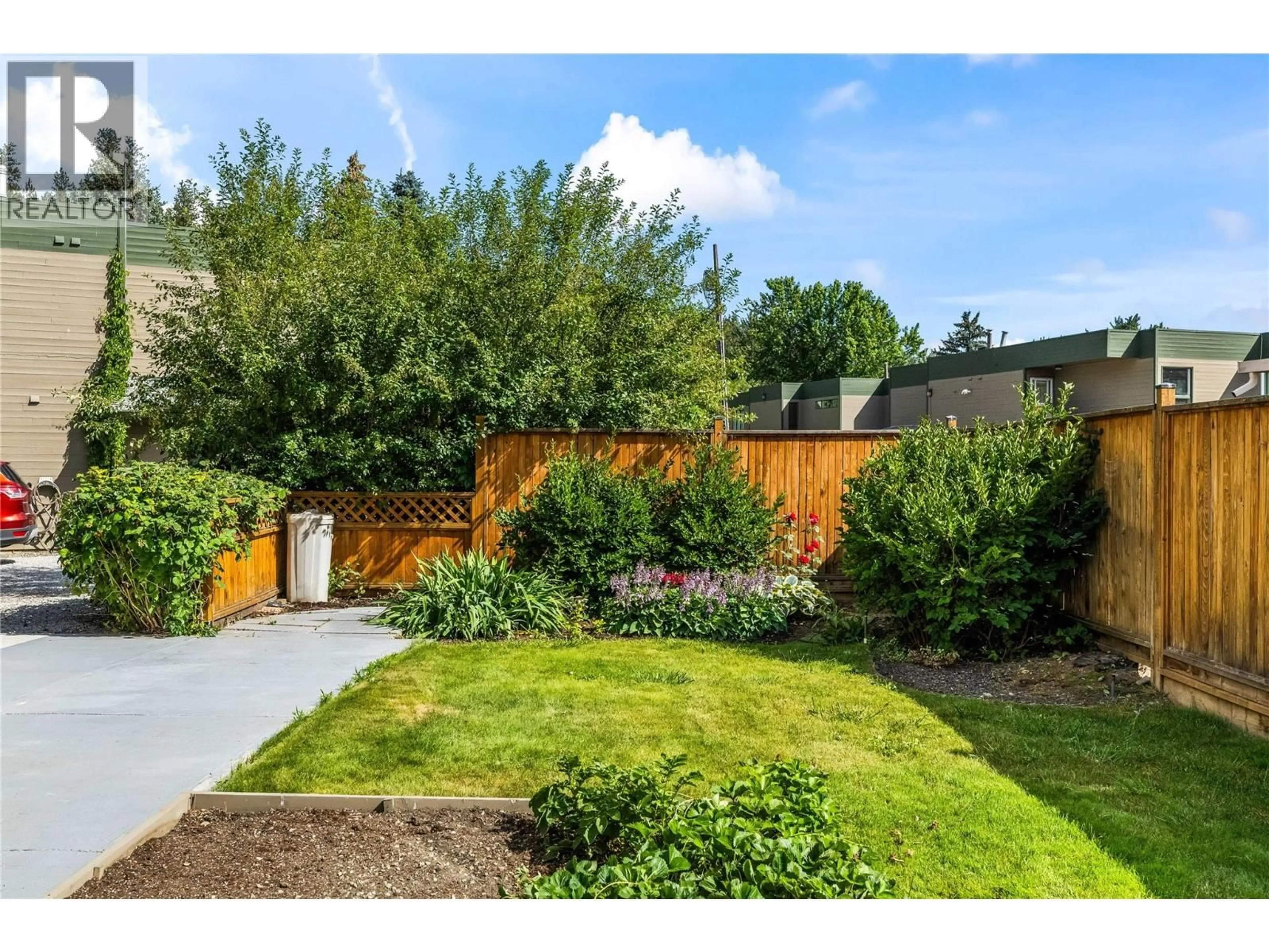 A pic from outside/outdoor area/front of a property/back of a property/a pic from drone, street for 3402 - 415 COMMONWEALTH ROAD, Kelowna British Columbia V4V2M4
