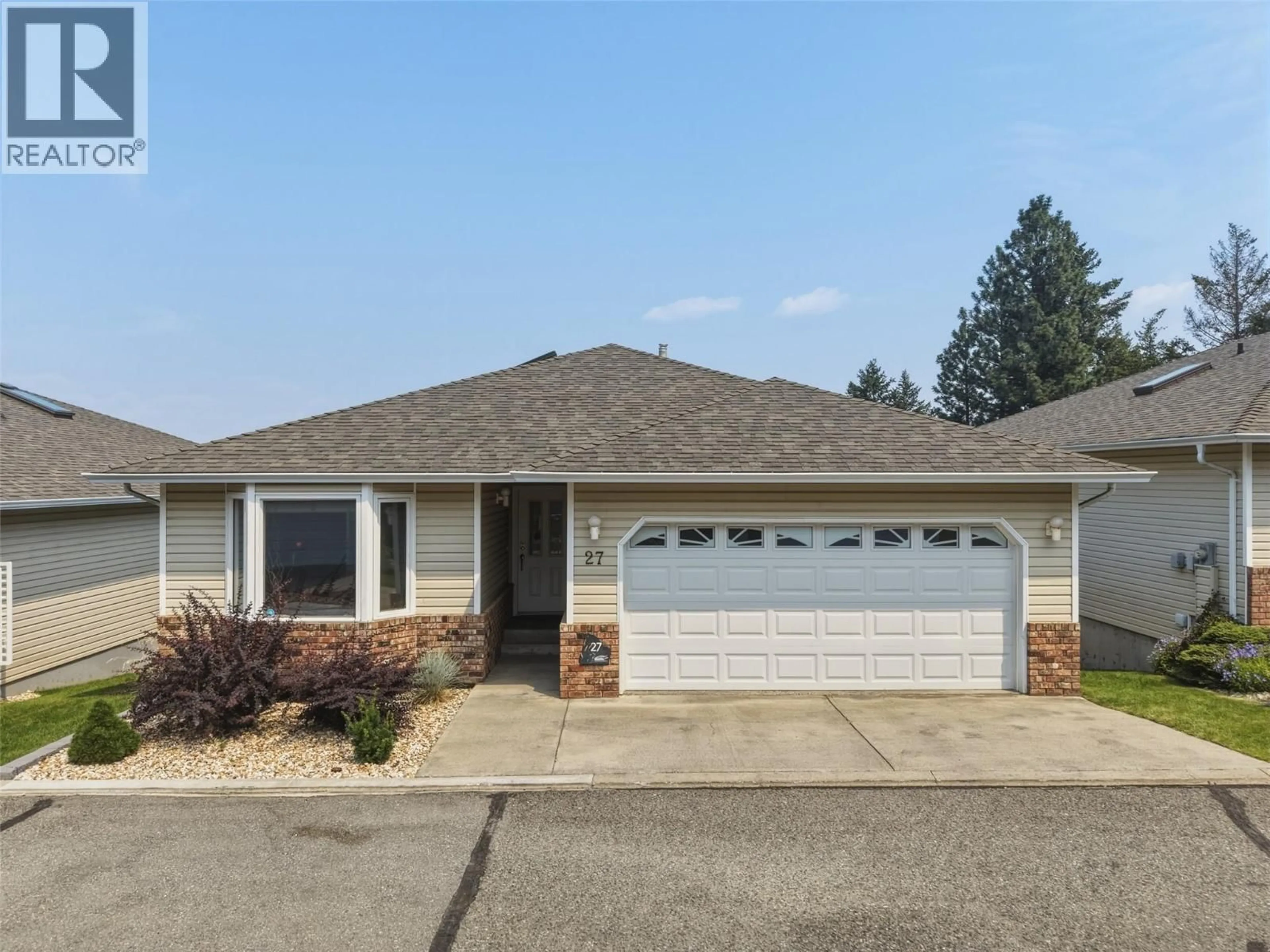 Home with vinyl exterior material, street for 27 - 2030 VAN HORNE DRIVE, Kamloops British Columbia V1S1P6