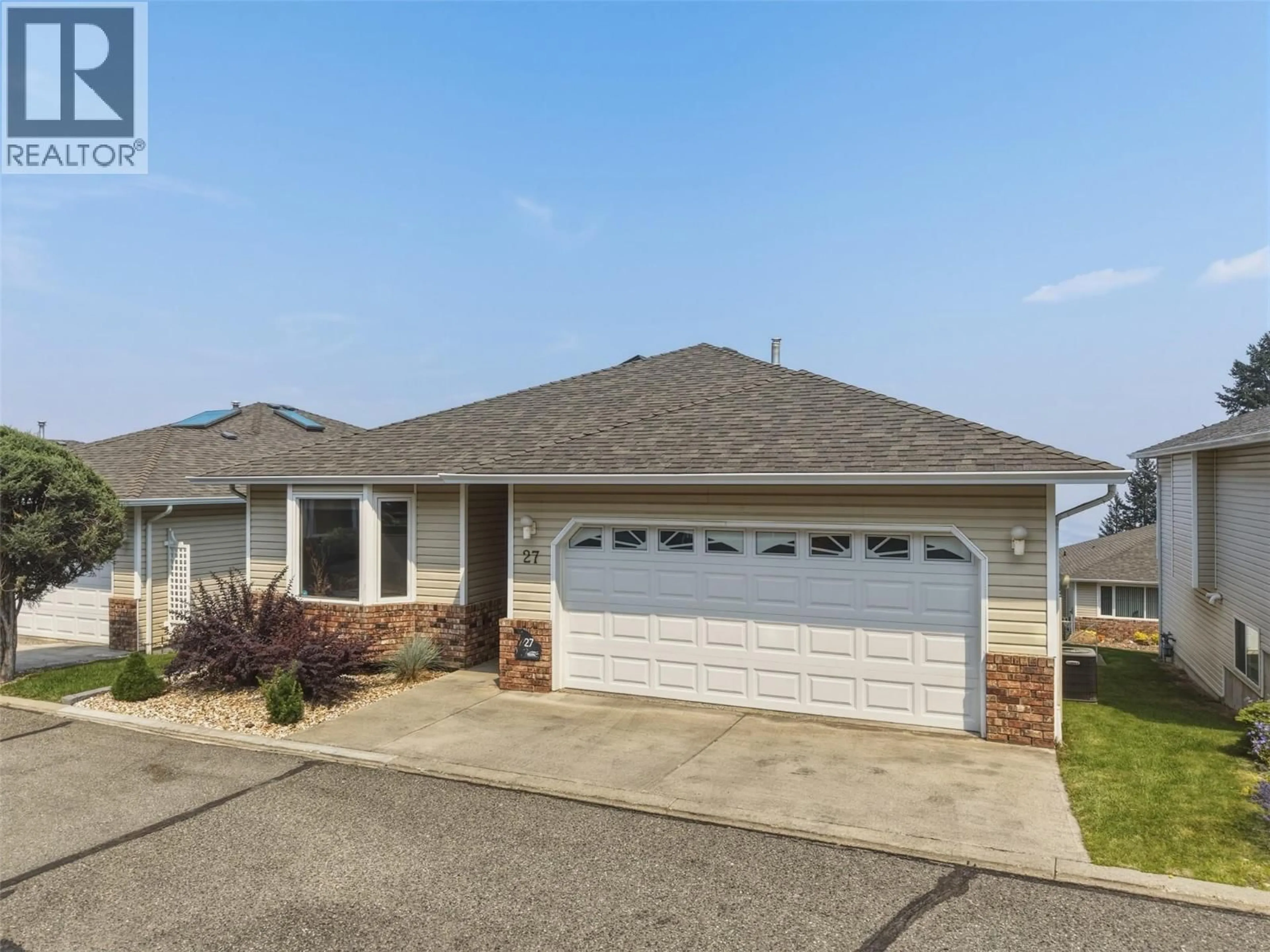 Home with vinyl exterior material, street for 27 - 2030 VAN HORNE DRIVE, Kamloops British Columbia V1S1P6