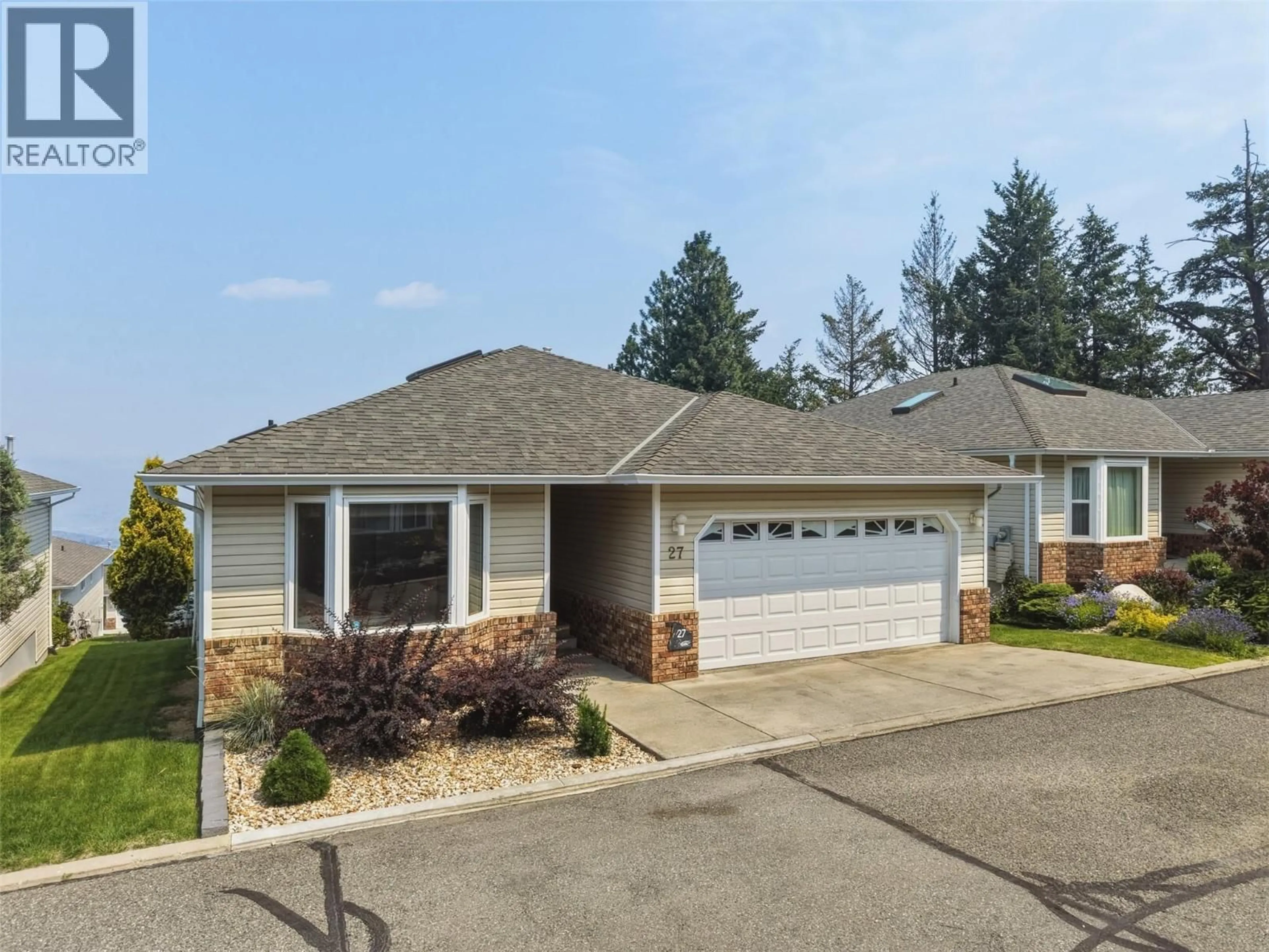Home with vinyl exterior material, street for 27 - 2030 VAN HORNE DRIVE, Kamloops British Columbia V1S1P6