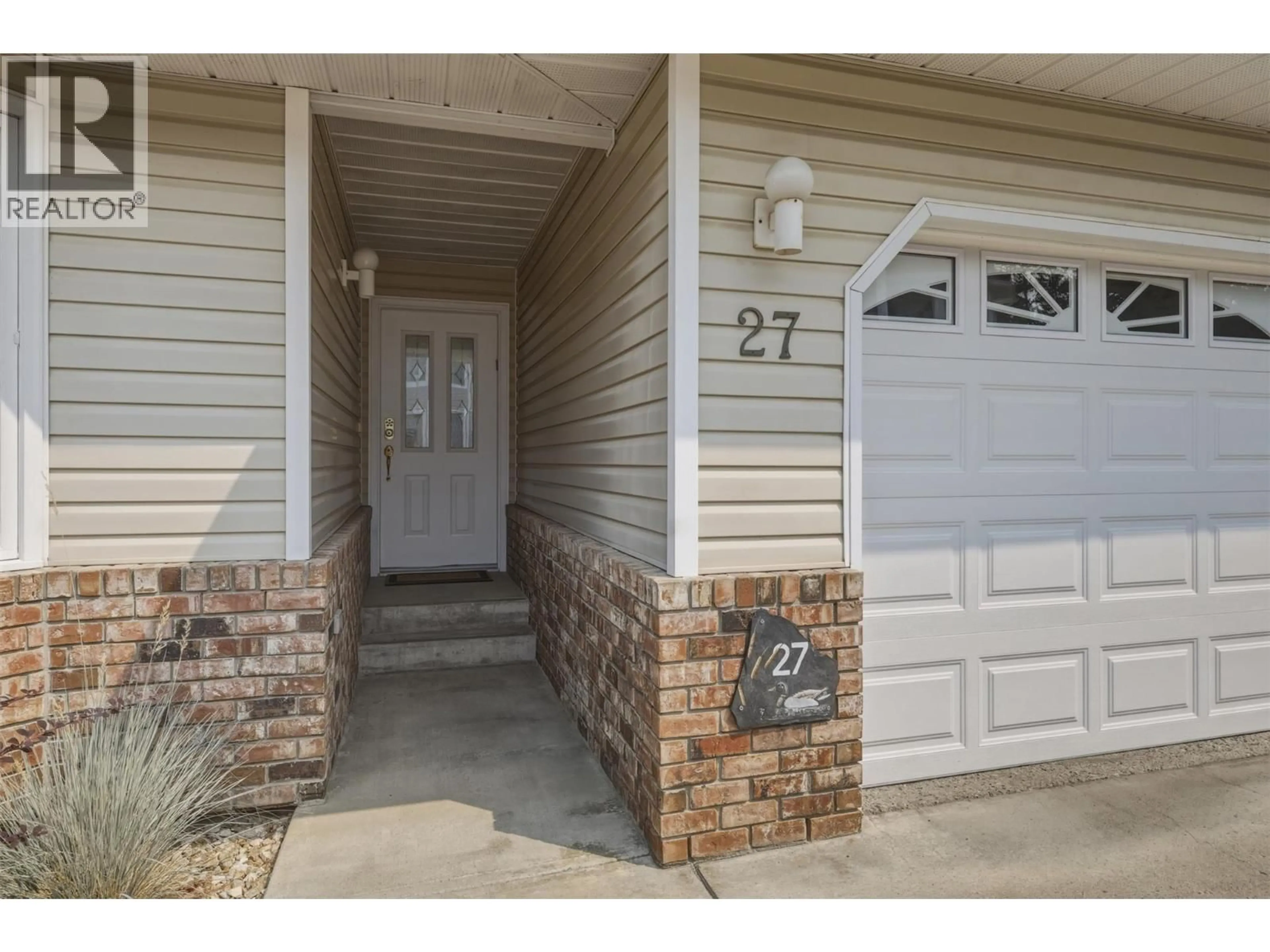 Indoor entryway for 27 - 2030 VAN HORNE DRIVE, Kamloops British Columbia V1S1P6