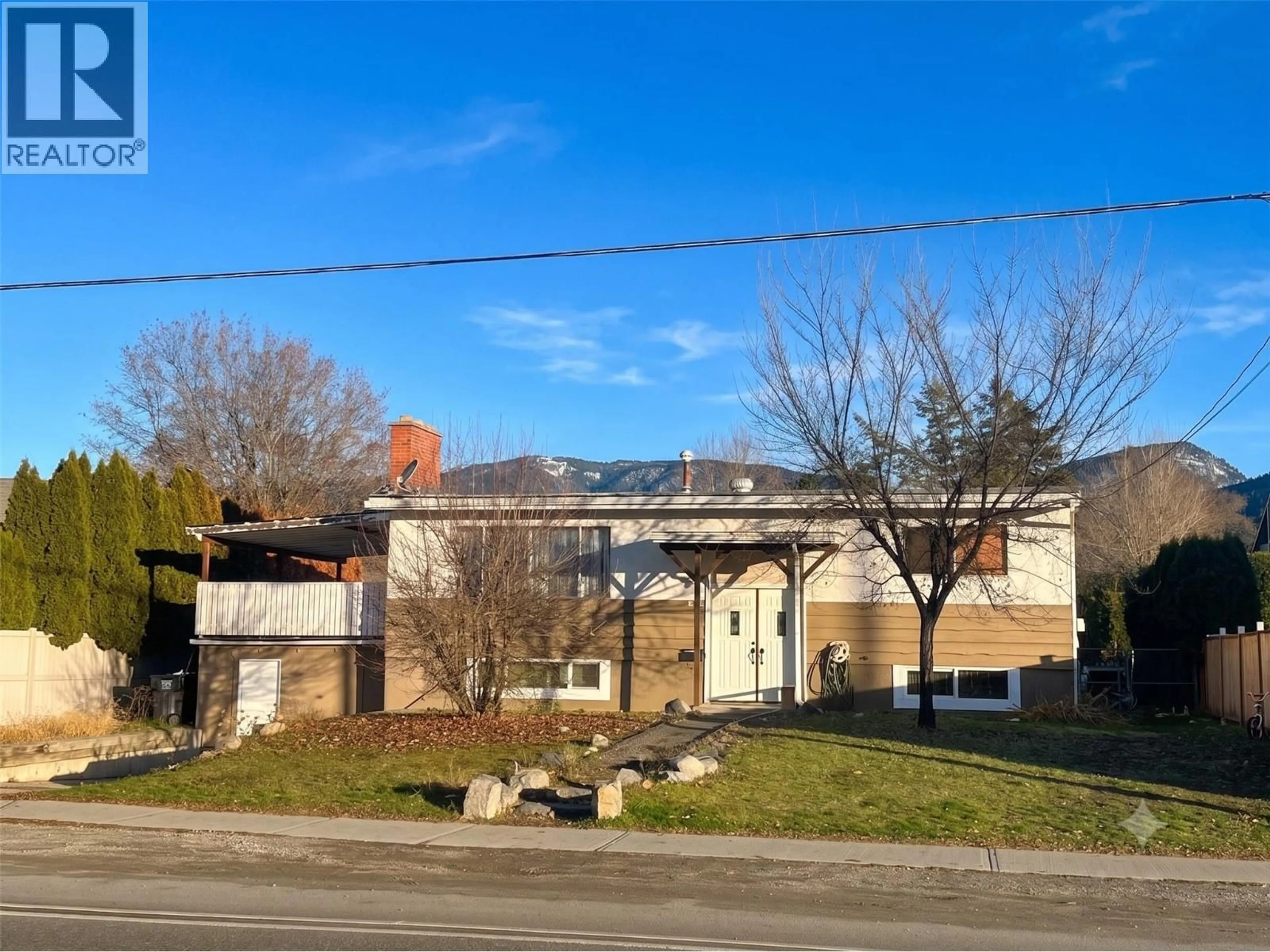 A pic from outside/outdoor area/front of a property/back of a property/a pic from drone, unknown for 475 HOLLYWOOD ROAD SOUTH, Kelowna British Columbia V1X3T2