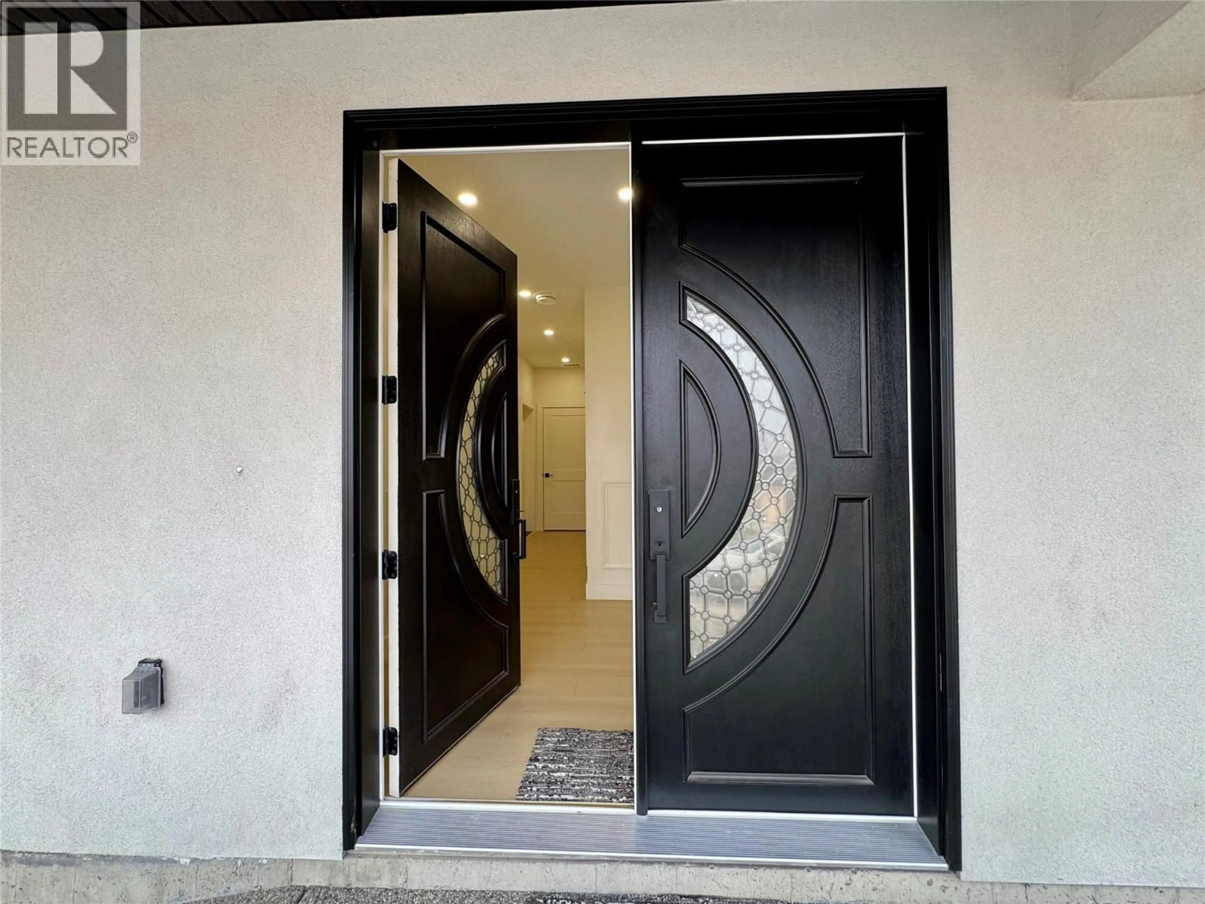 Indoor entryway for 3806 TORREY PINES DRIVE, Osoyoos British Columbia V0H1V4