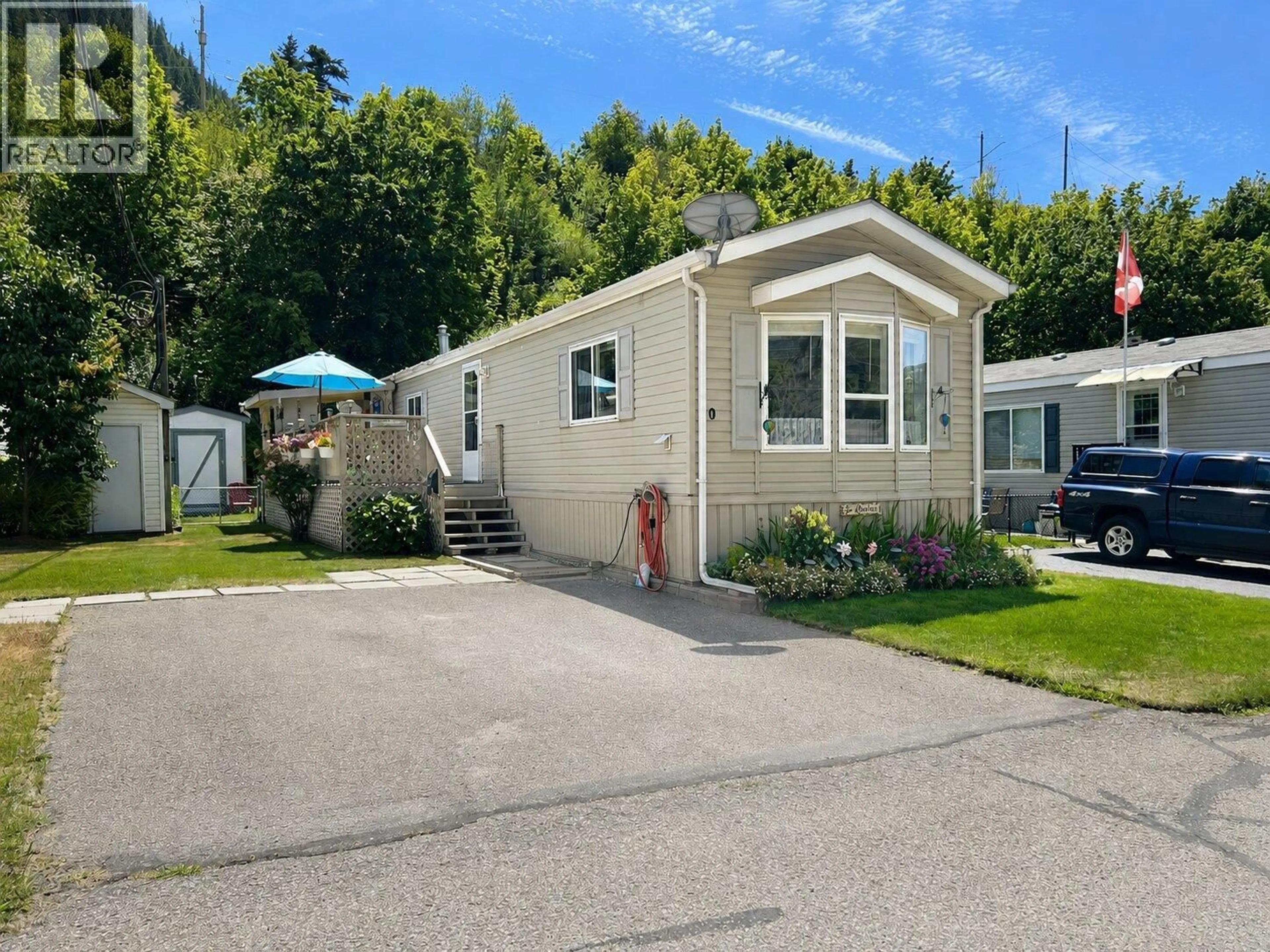 Home with vinyl exterior material, street for 10 - 1250 HILLSIDE AVENUE, Chase British Columbia V0E1M0