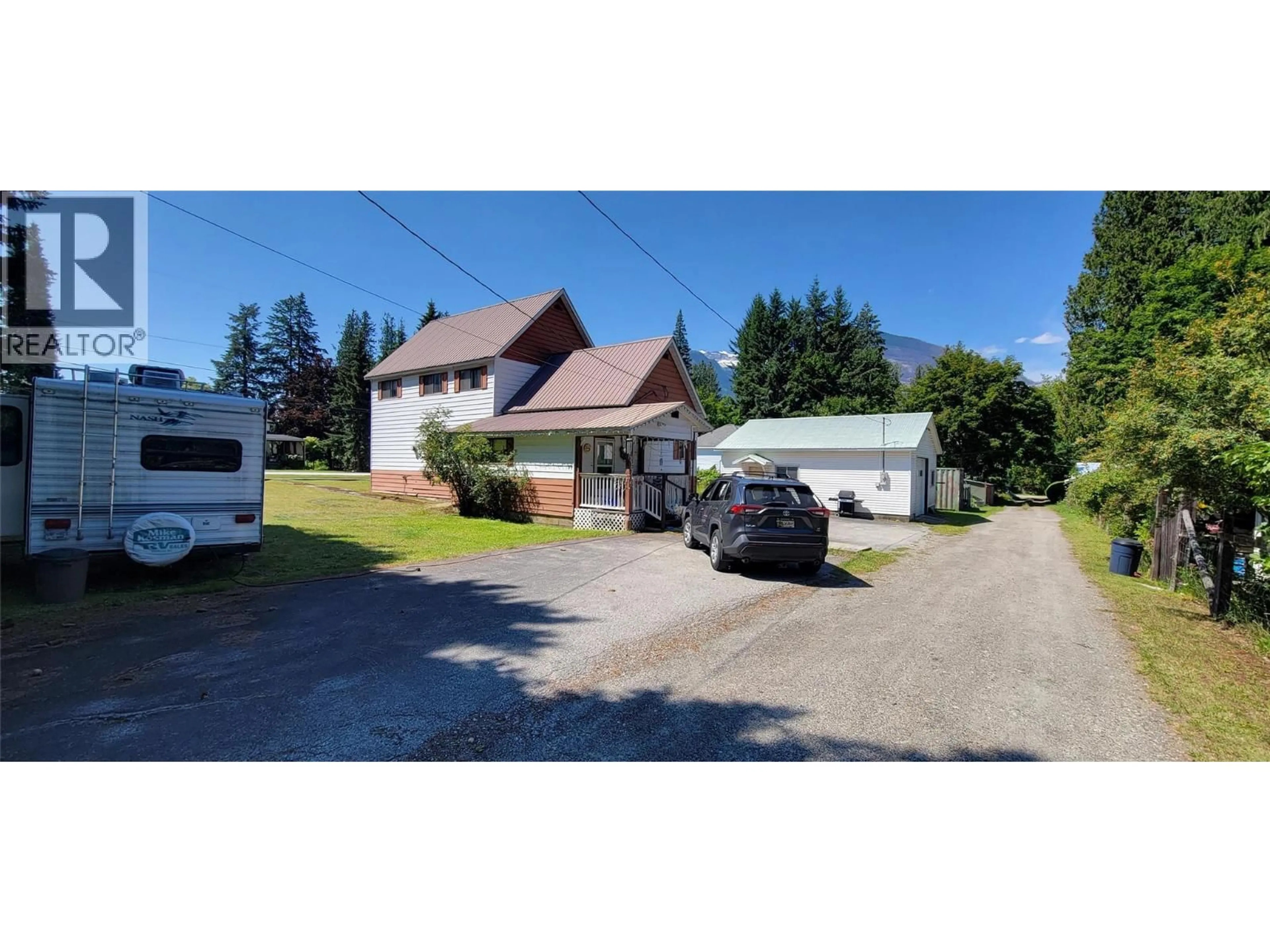A pic from outside/outdoor area/front of a property/back of a property/a pic from drone, street for 318 8TH AVENUE, New Denver British Columbia V0G1S1