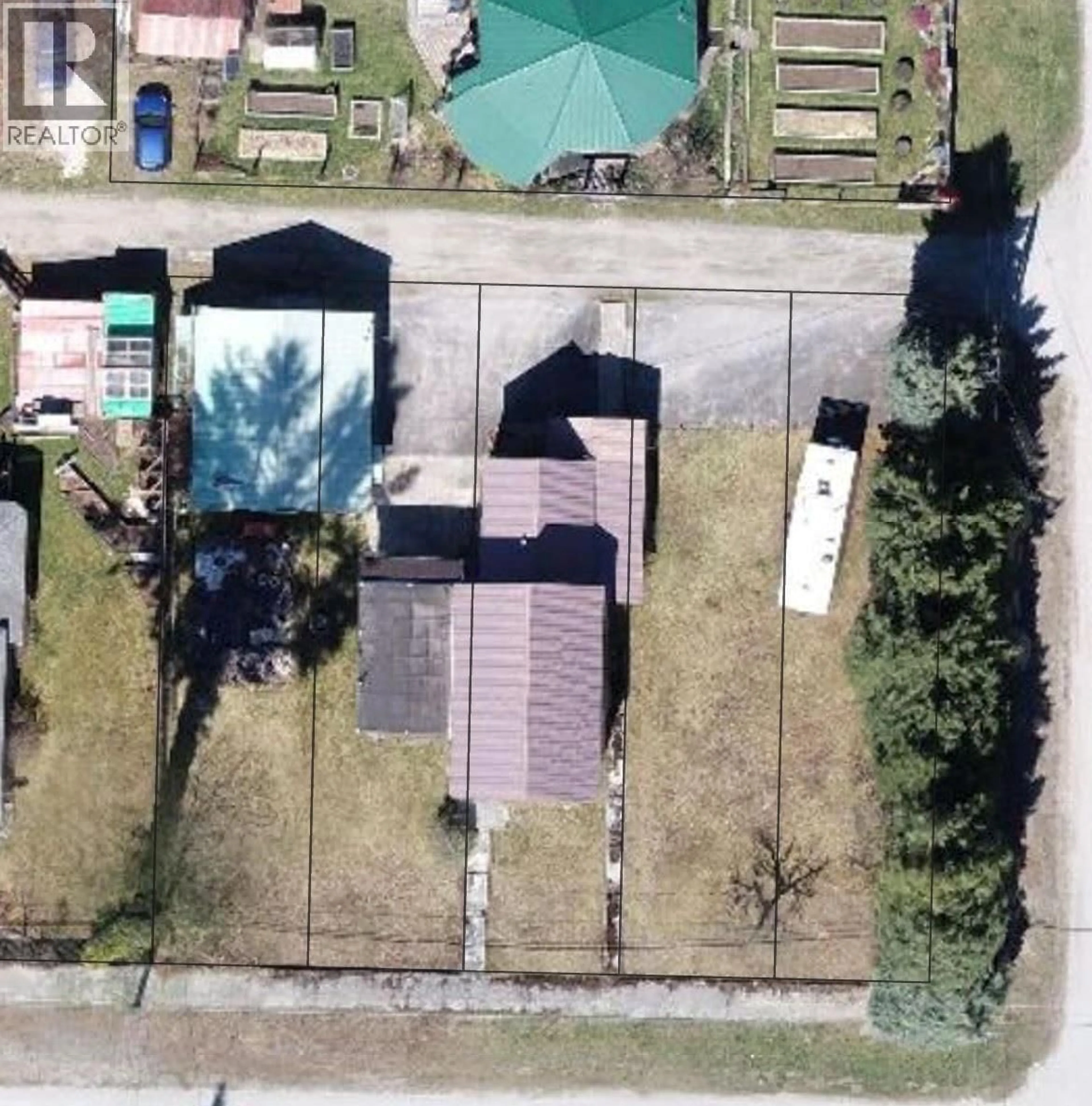 A pic from outside/outdoor area/front of a property/back of a property/a pic from drone, street for 318 8TH AVENUE, New Denver British Columbia V0G1S1
