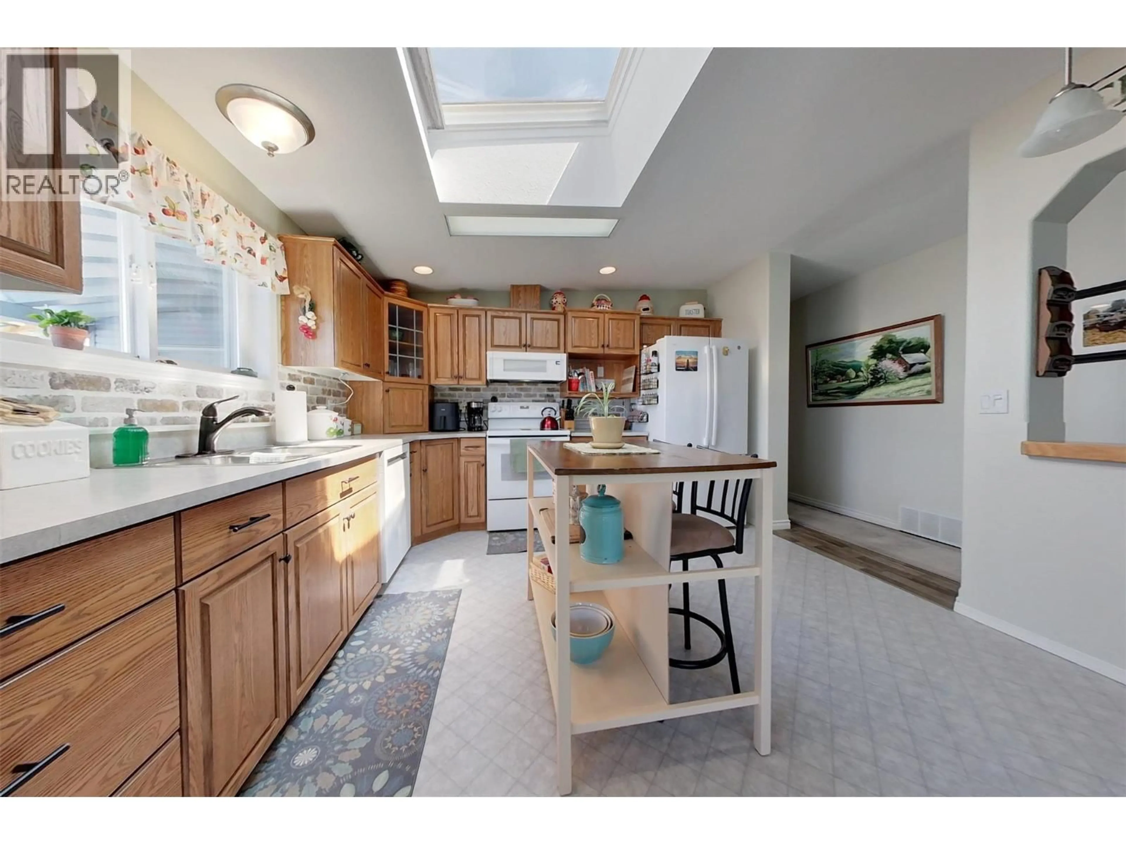Open concept kitchen, ceramic/tile floor for 1006 11TH N AVENUE, Creston British Columbia V0B1G6